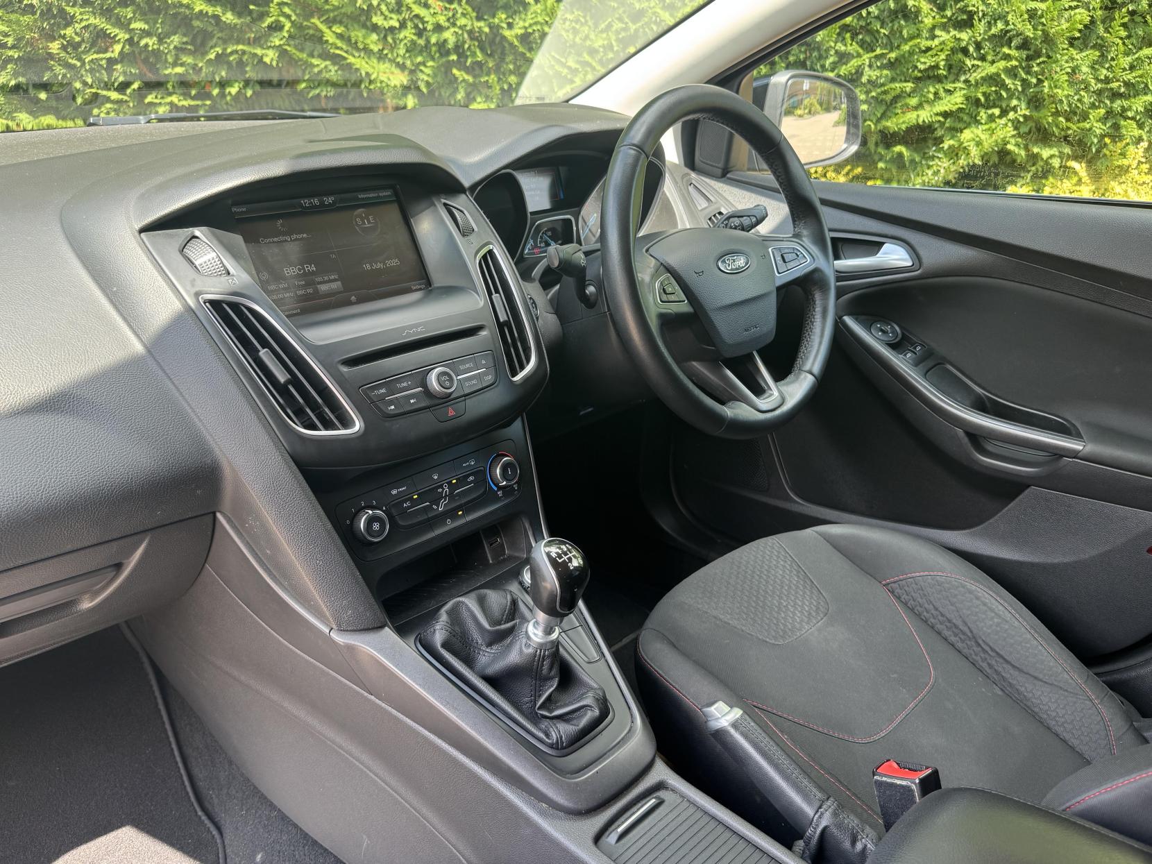 Ford Focus 1.0T EcoBoost Zetec S Hatchback 5dr Petrol Manual Euro 6 (s/s) (125 ps)