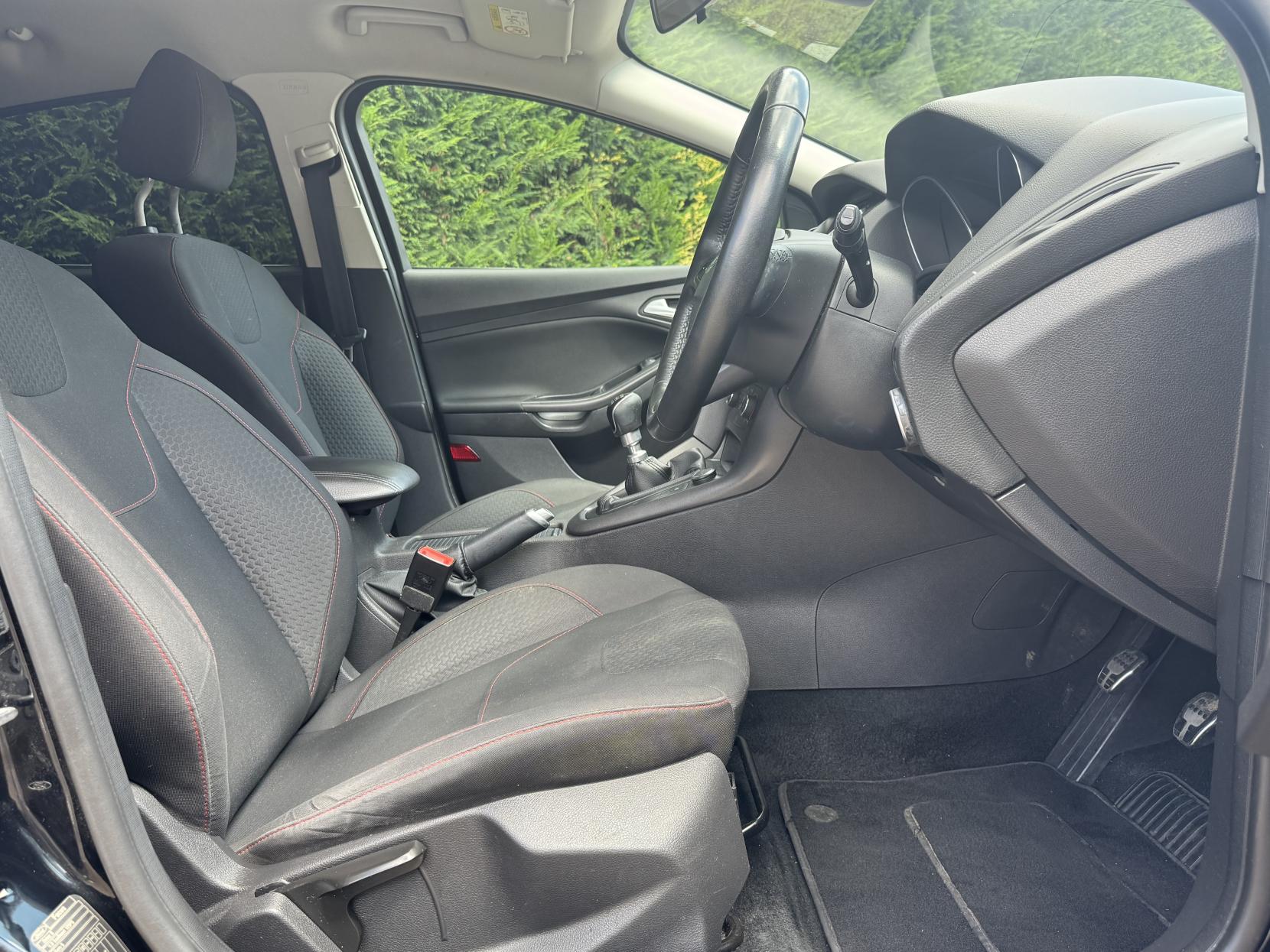 Ford Focus 1.0T EcoBoost Zetec S Hatchback 5dr Petrol Manual Euro 6 (s/s) (125 ps)