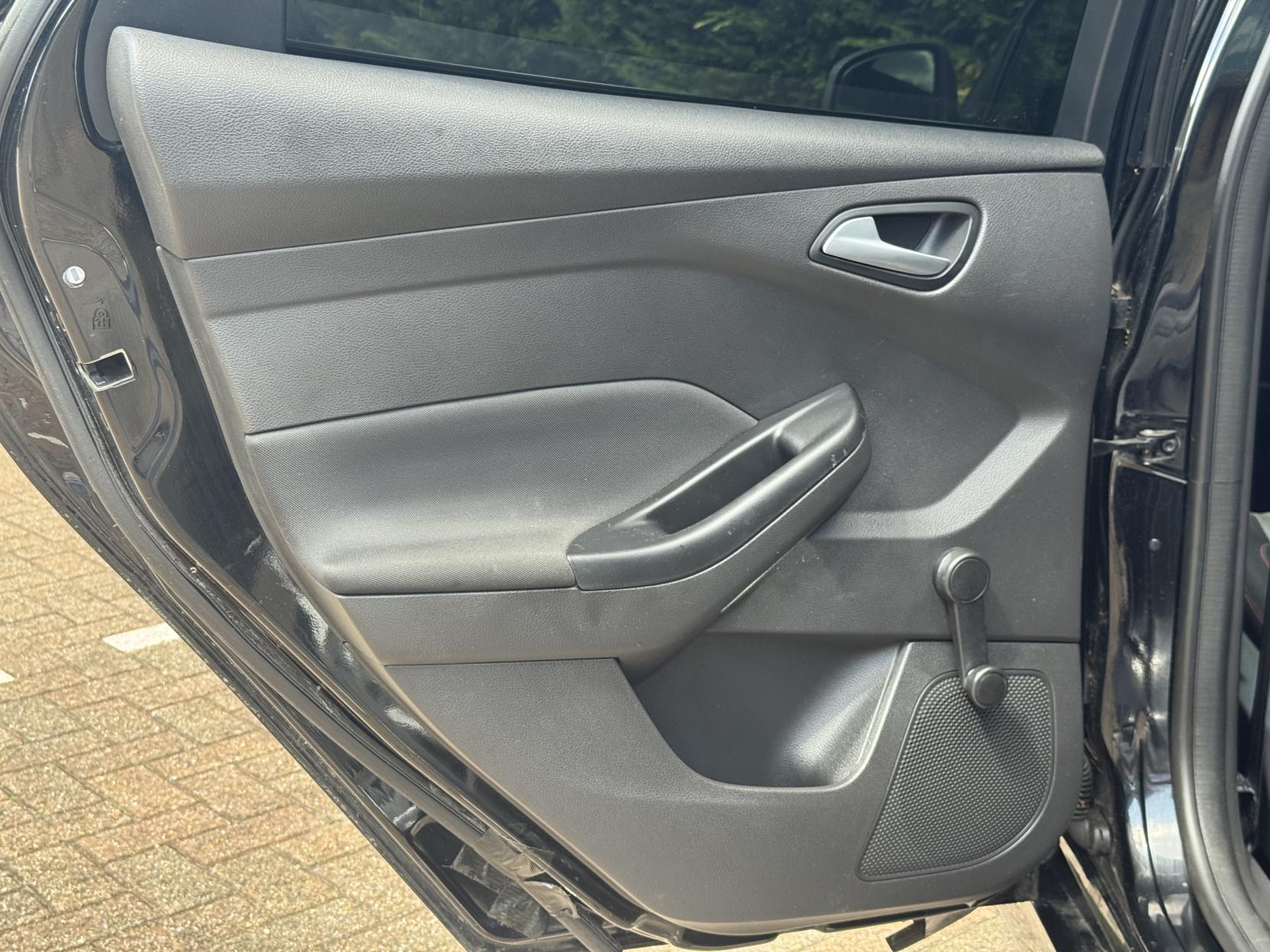 Ford Focus 1.0T EcoBoost Zetec S Hatchback 5dr Petrol Manual Euro 6 (s/s) (125 ps)
