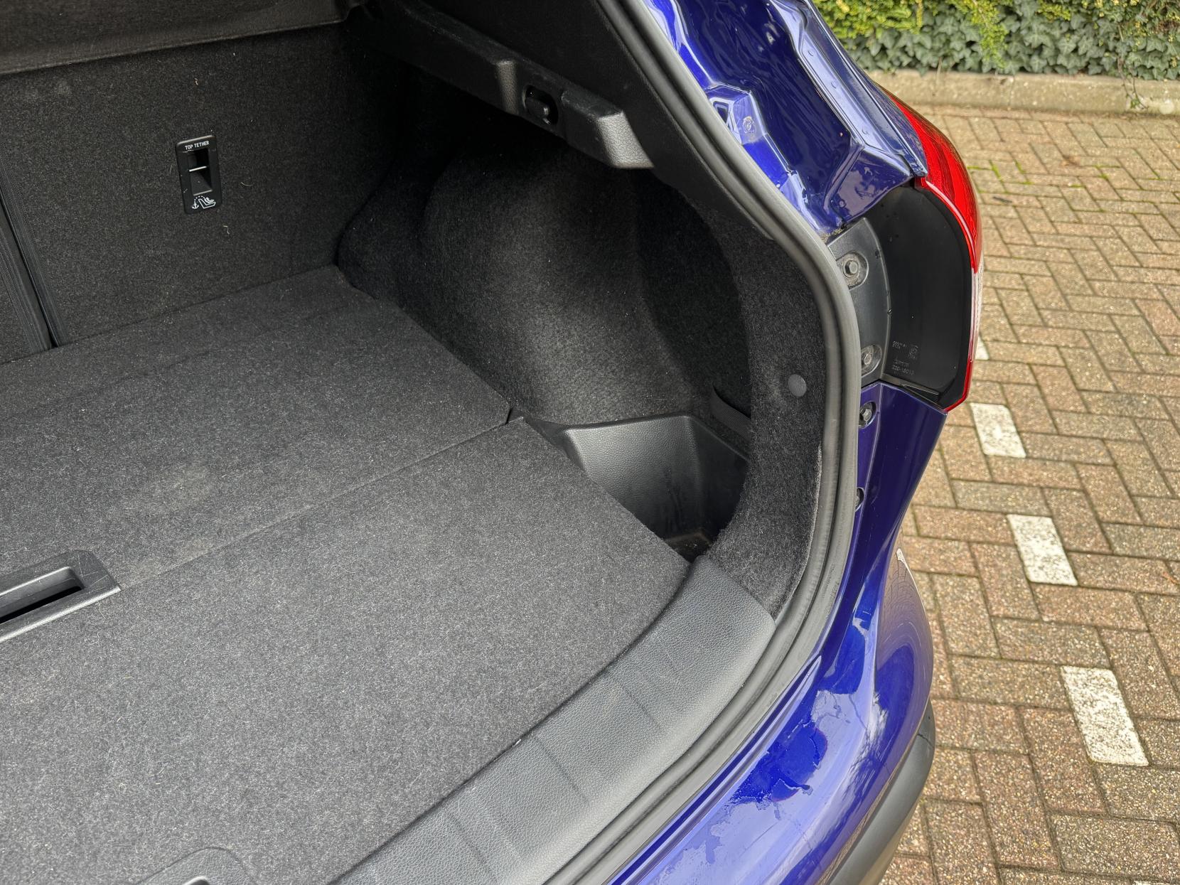 Nissan Qashqai 1.6 dCi Tekna SUV 5dr Diesel XTRON 2WD Euro 6 (s/s) (130 ps)