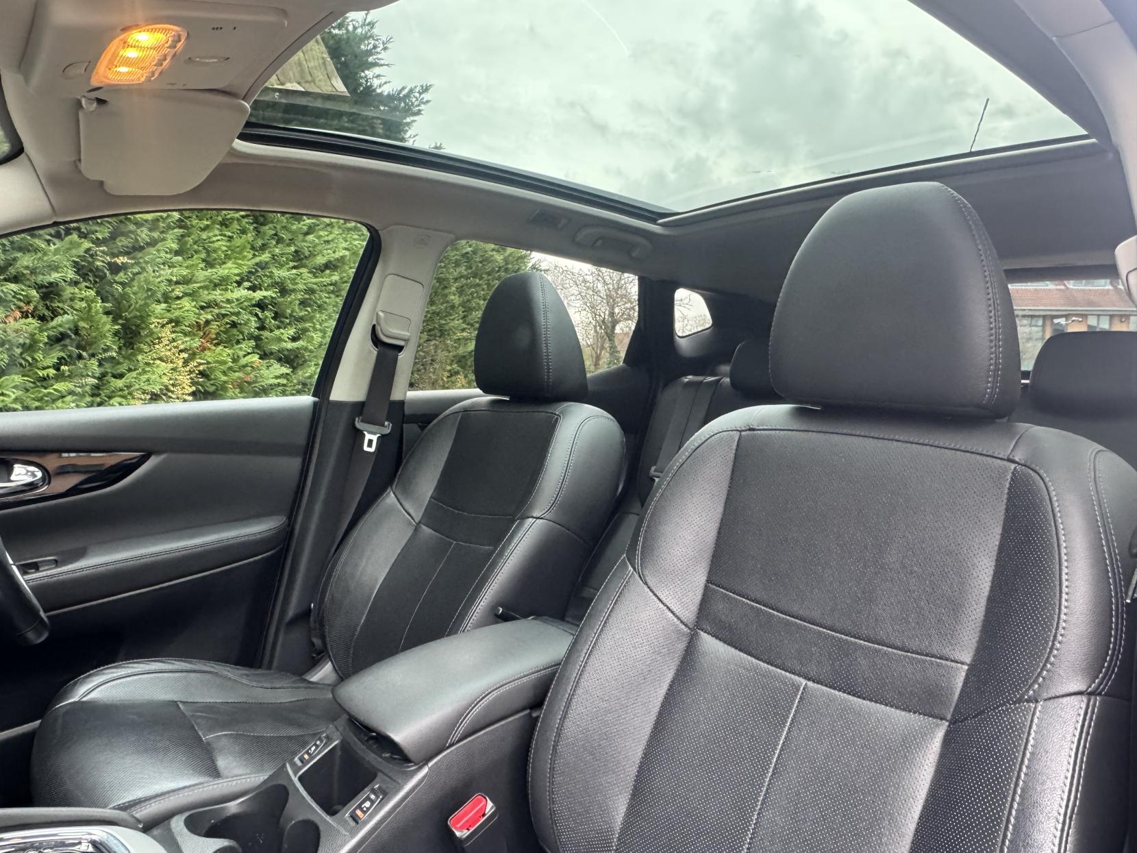 Nissan Qashqai 1.6 dCi Tekna SUV 5dr Diesel XTRON 2WD Euro 6 (s/s) (130 ps)