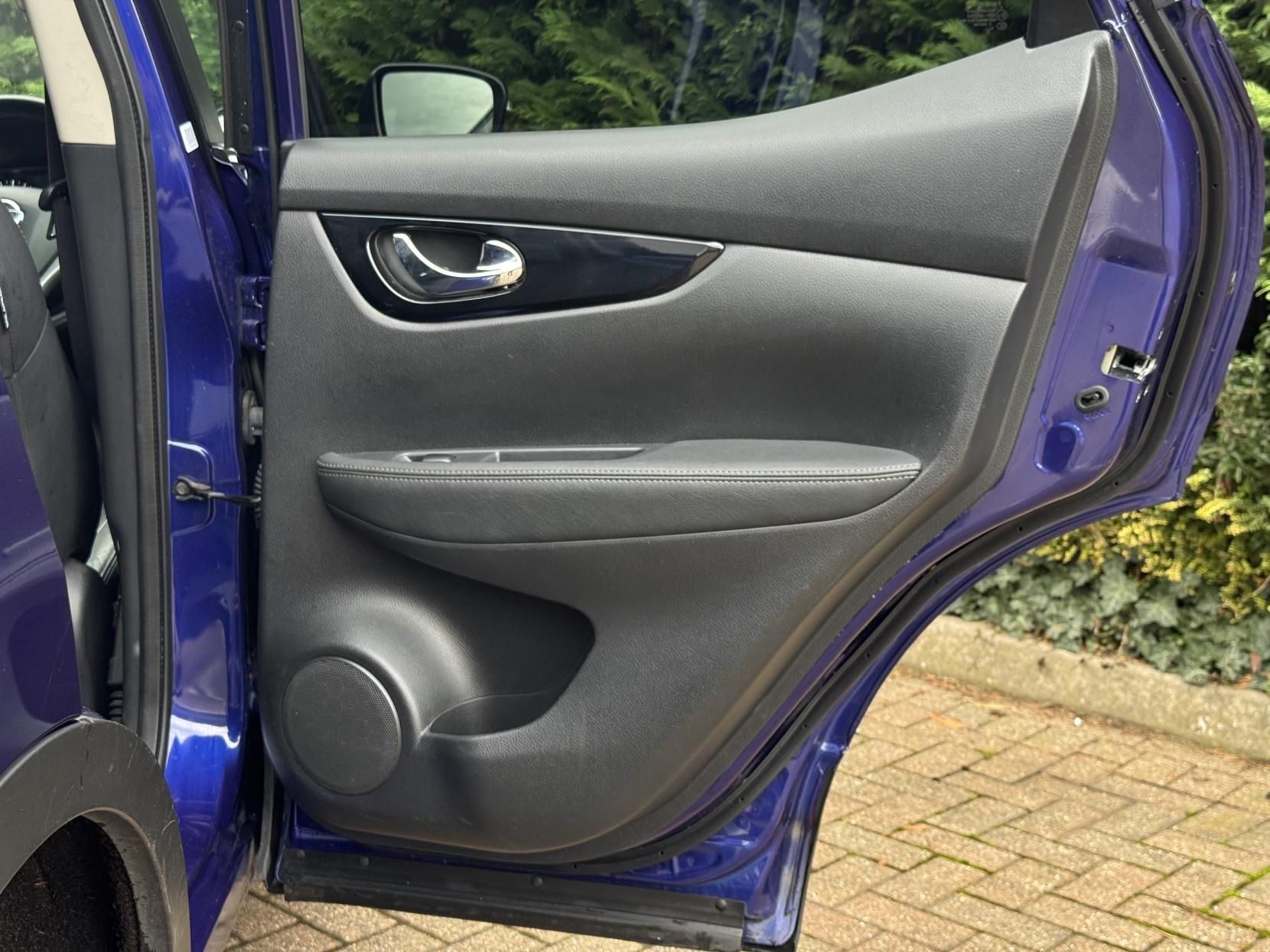 Nissan Qashqai 1.6 dCi Tekna SUV 5dr Diesel XTRON 2WD Euro 6 (s/s) (130 ps)