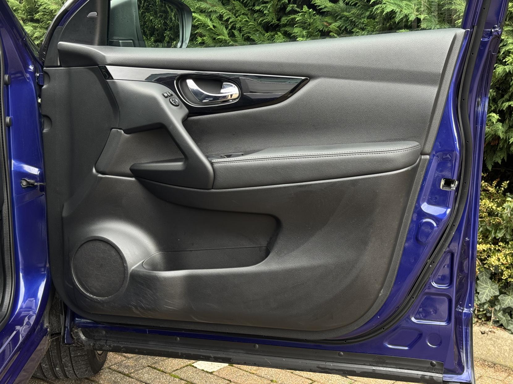 Nissan Qashqai 1.6 dCi Tekna SUV 5dr Diesel XTRON 2WD Euro 6 (s/s) (130 ps)