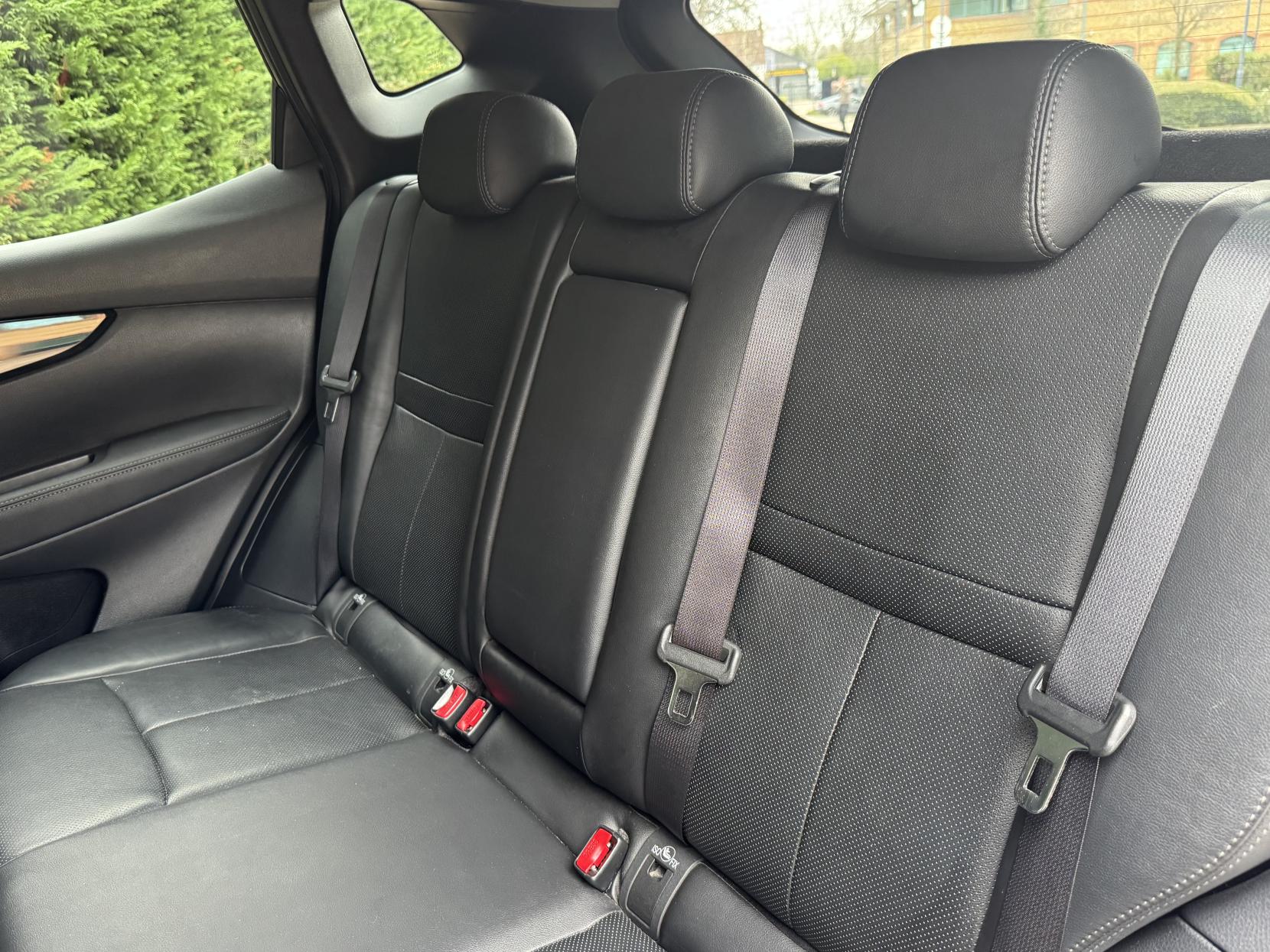 Nissan Qashqai 1.6 dCi Tekna SUV 5dr Diesel XTRON 2WD Euro 6 (s/s) (130 ps)