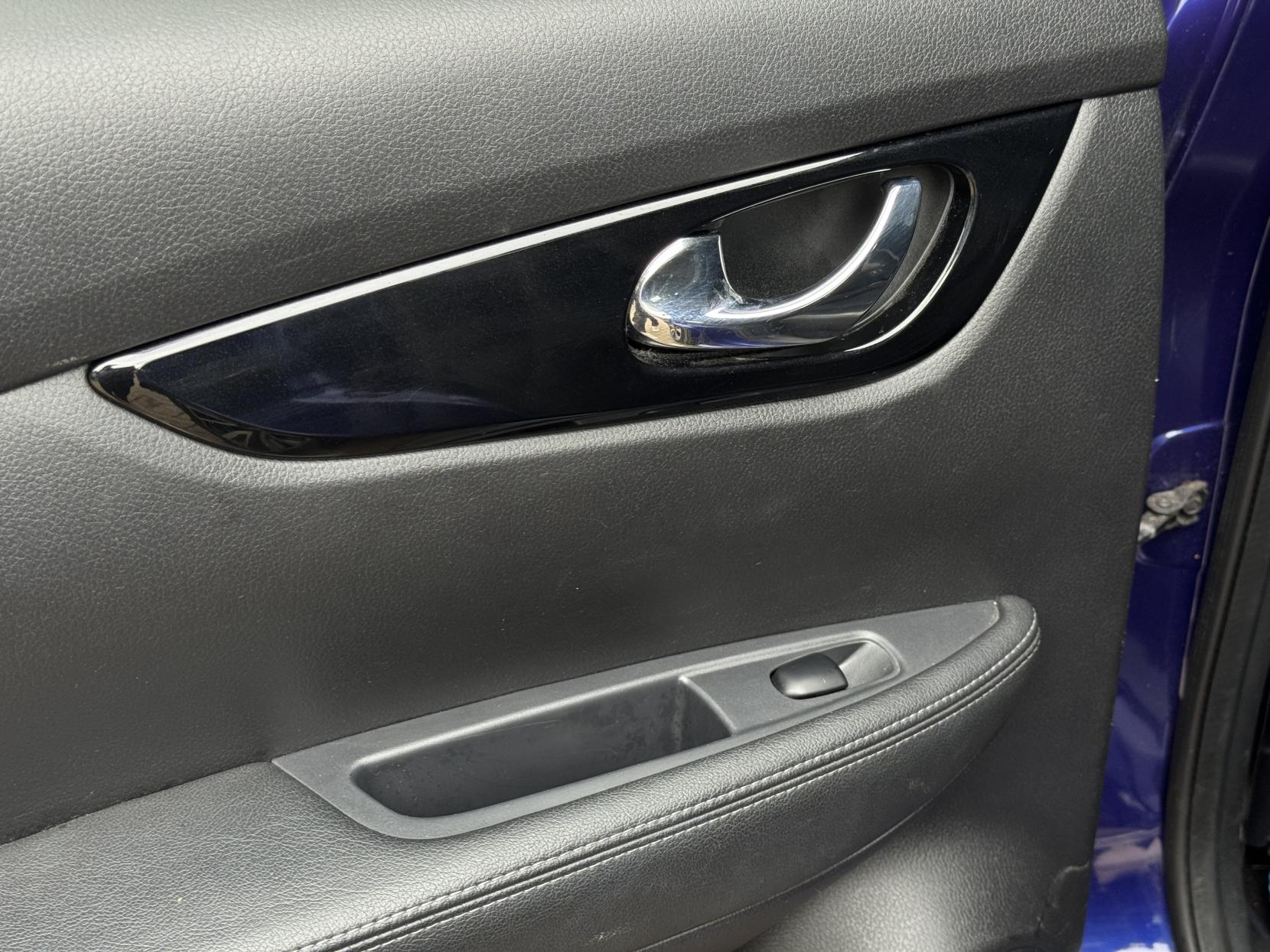 Nissan Qashqai 1.6 dCi Tekna SUV 5dr Diesel XTRON 2WD Euro 6 (s/s) (130 ps)