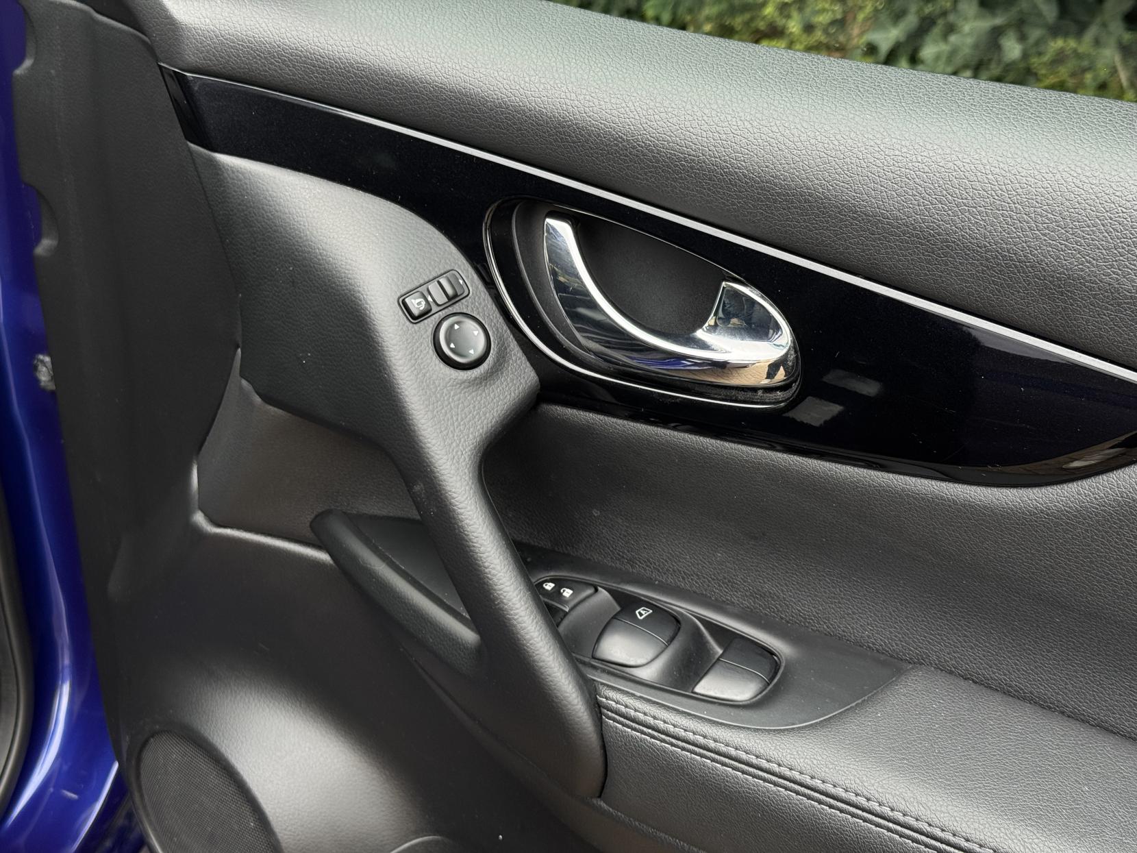 Nissan Qashqai 1.6 dCi Tekna SUV 5dr Diesel XTRON 2WD Euro 6 (s/s) (130 ps)