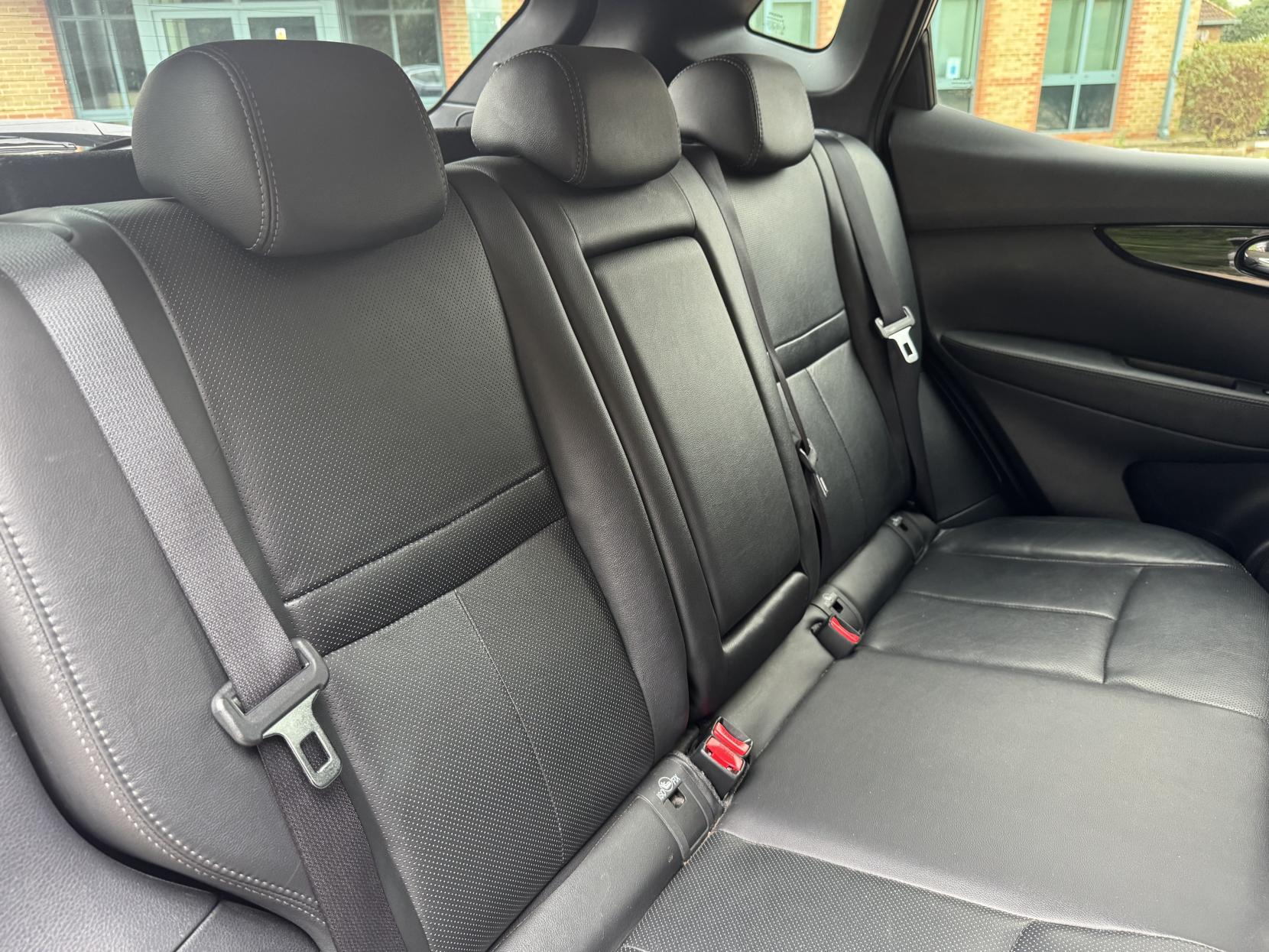 Nissan Qashqai 1.6 dCi Tekna SUV 5dr Diesel XTRON 2WD Euro 6 (s/s) (130 ps)