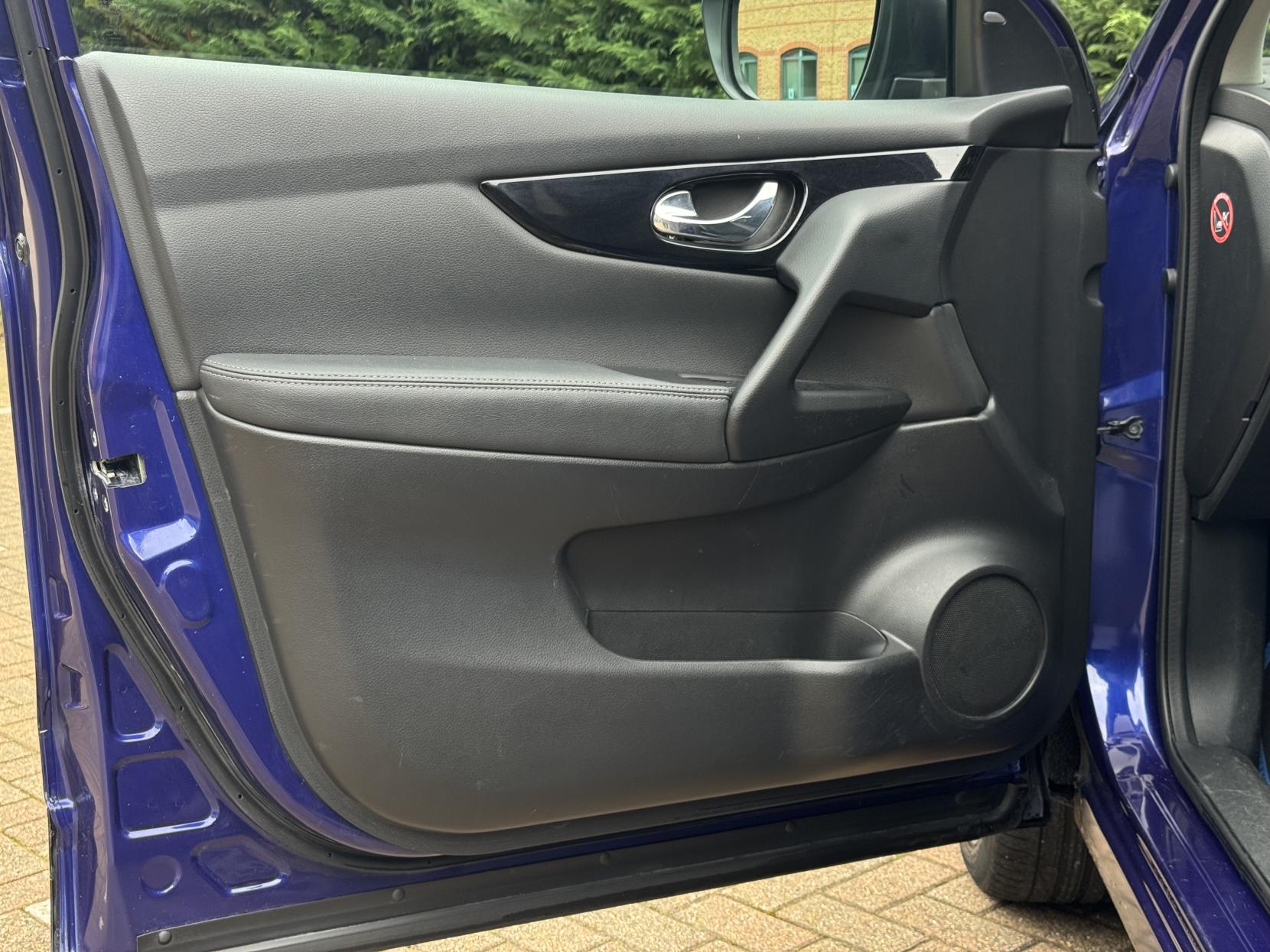 Nissan Qashqai 1.6 dCi Tekna SUV 5dr Diesel XTRON 2WD Euro 6 (s/s) (130 ps)