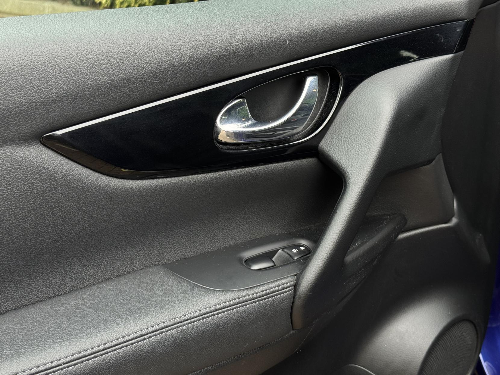 Nissan Qashqai 1.6 dCi Tekna SUV 5dr Diesel XTRON 2WD Euro 6 (s/s) (130 ps)