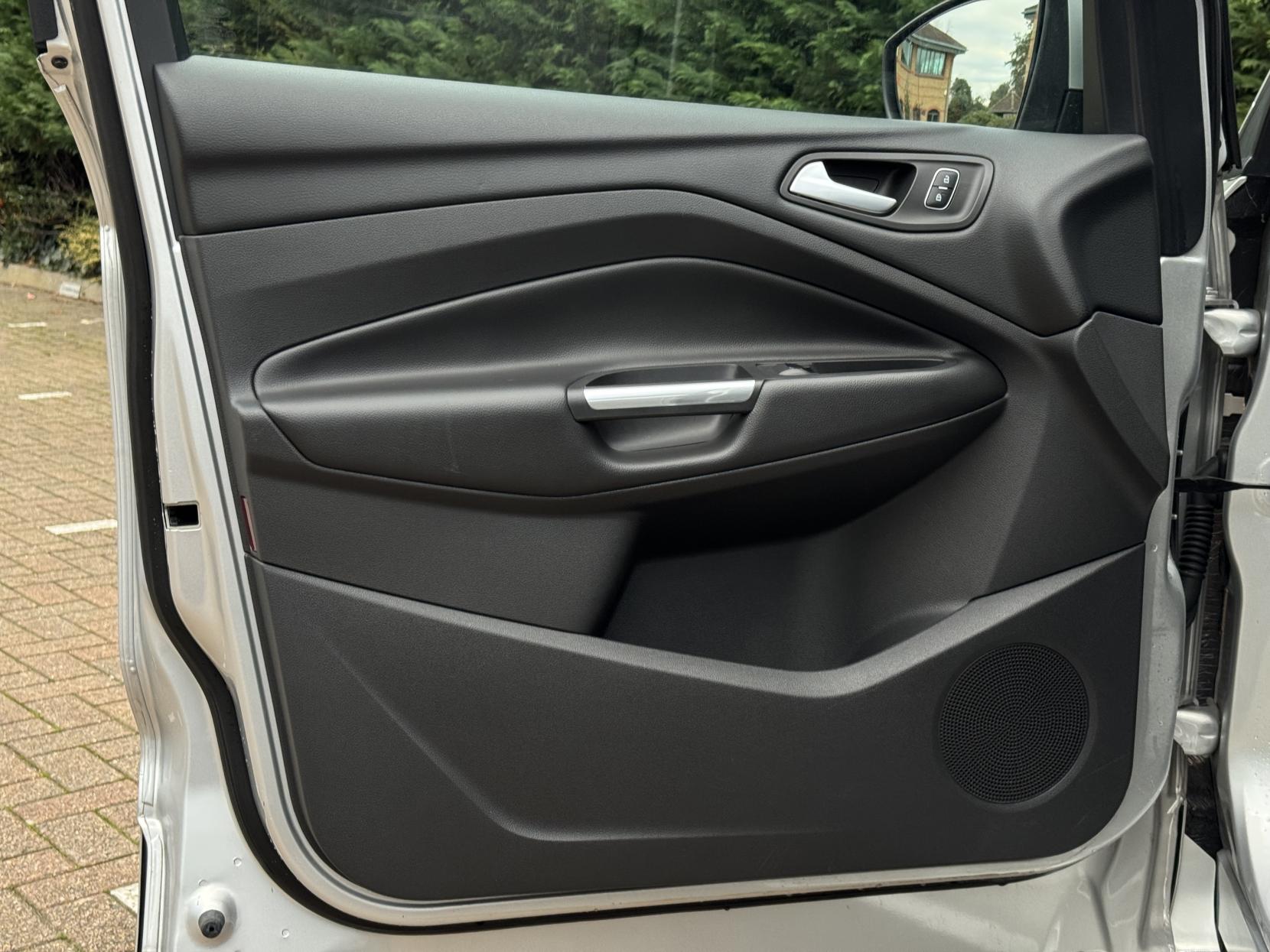 Ford Kuga 1.5T EcoBoost ST-Line SUV 5dr Petrol Auto AWD Euro 6 (s/s) (176 ps)