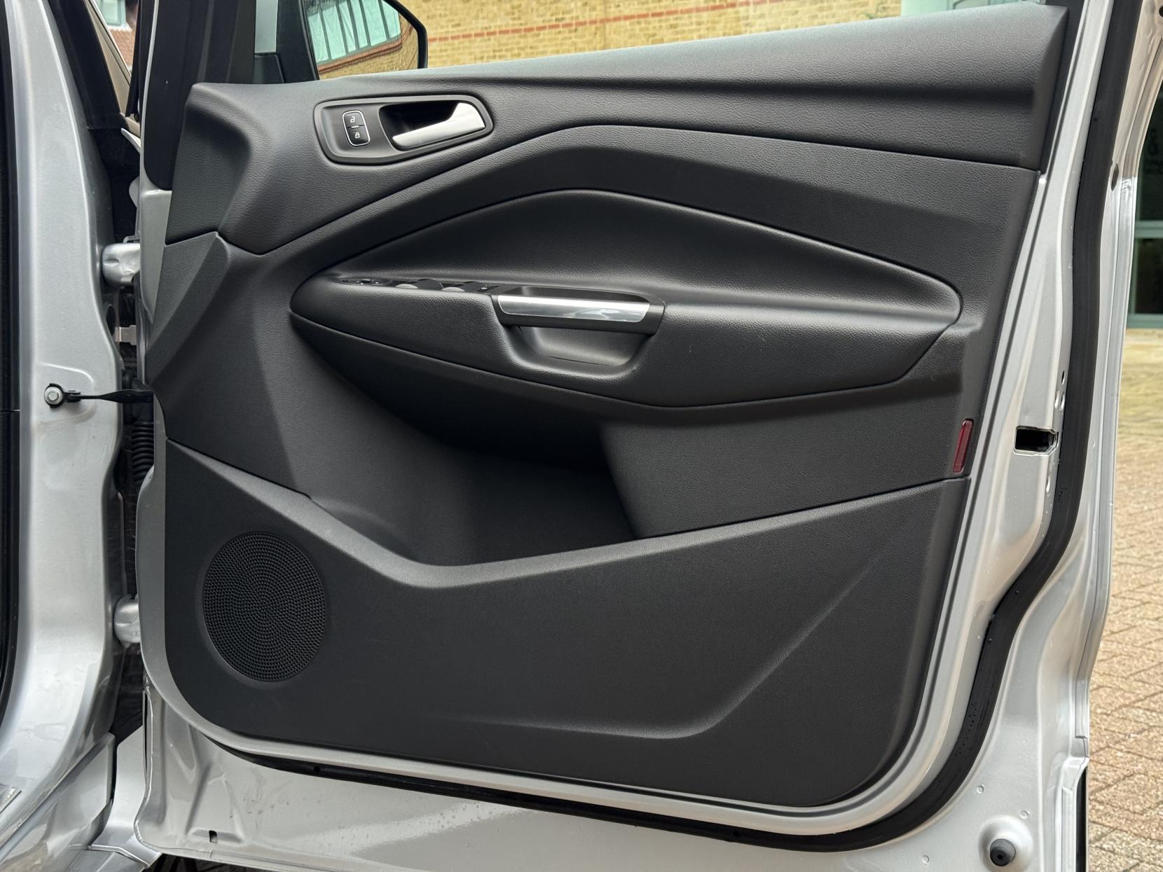 Ford Kuga 1.5T EcoBoost ST-Line SUV 5dr Petrol Auto AWD Euro 6 (s/s) (176 ps)