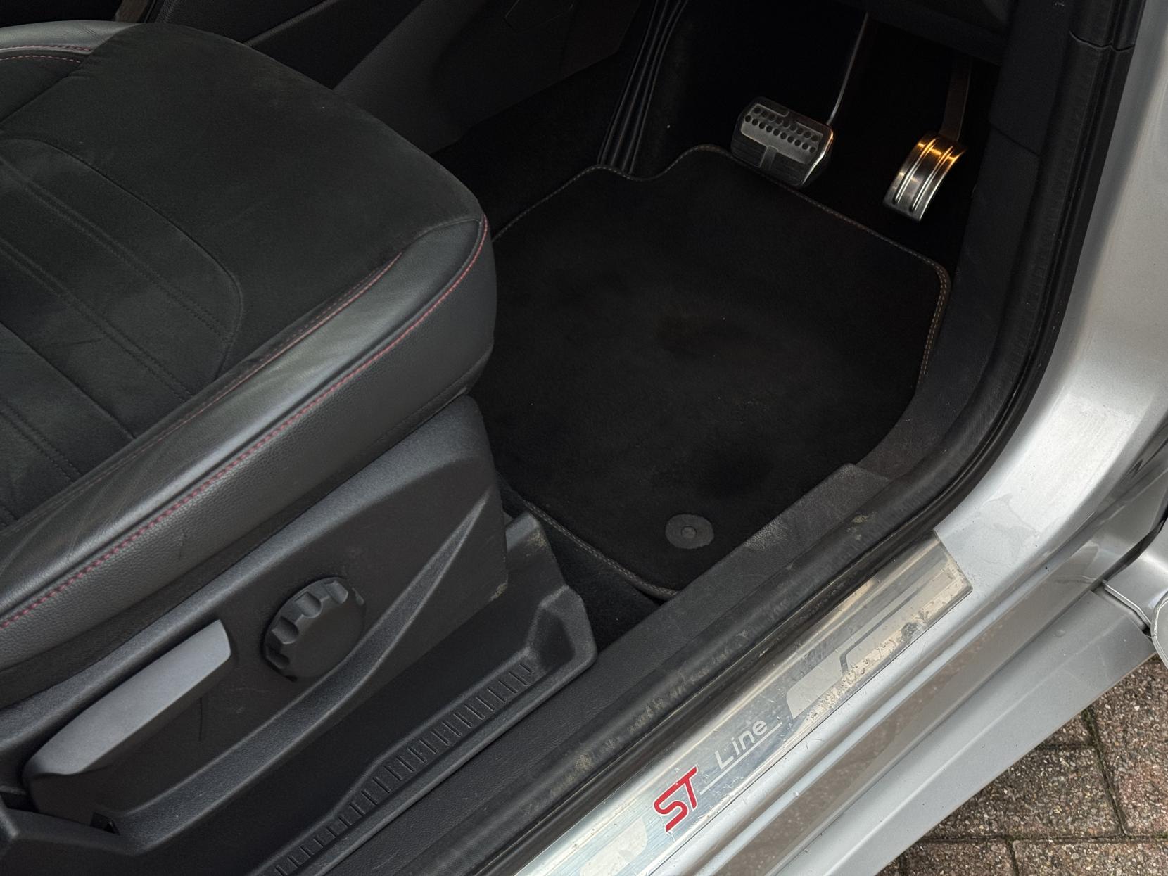 Ford Kuga 1.5T EcoBoost ST-Line SUV 5dr Petrol Auto AWD Euro 6 (s/s) (176 ps)