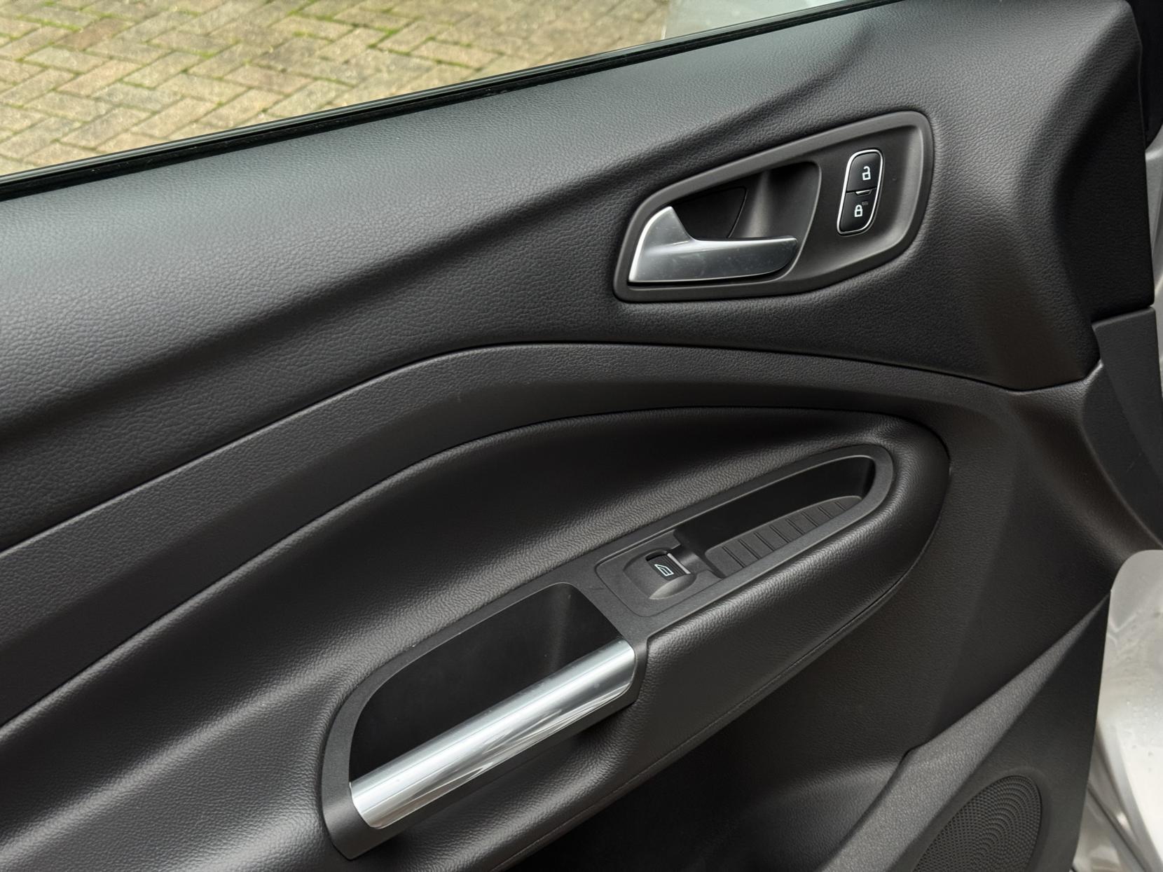 Ford Kuga 1.5T EcoBoost ST-Line SUV 5dr Petrol Auto AWD Euro 6 (s/s) (176 ps)