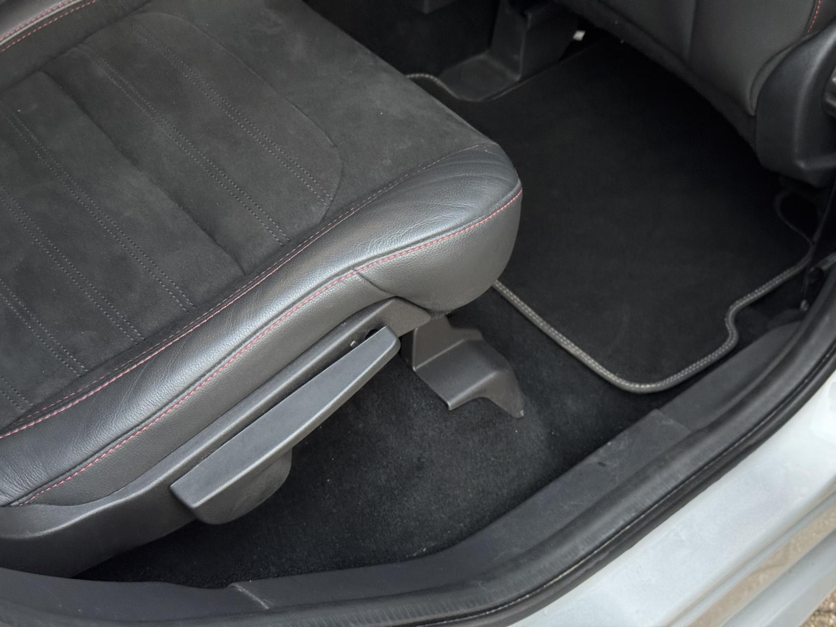 Ford Kuga 1.5T EcoBoost ST-Line SUV 5dr Petrol Auto AWD Euro 6 (s/s) (176 ps)