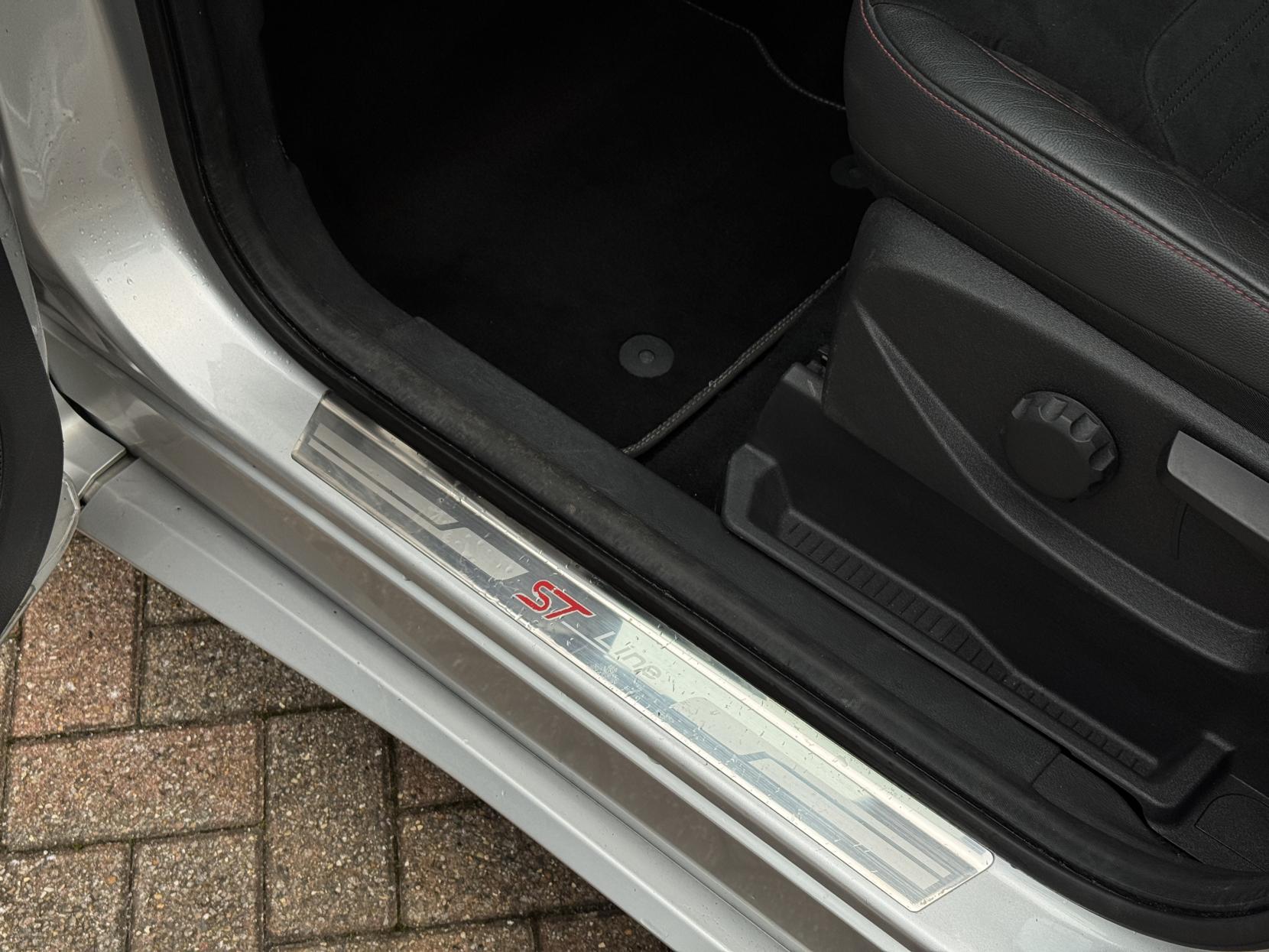 Ford Kuga 1.5T EcoBoost ST-Line SUV 5dr Petrol Auto AWD Euro 6 (s/s) (176 ps)