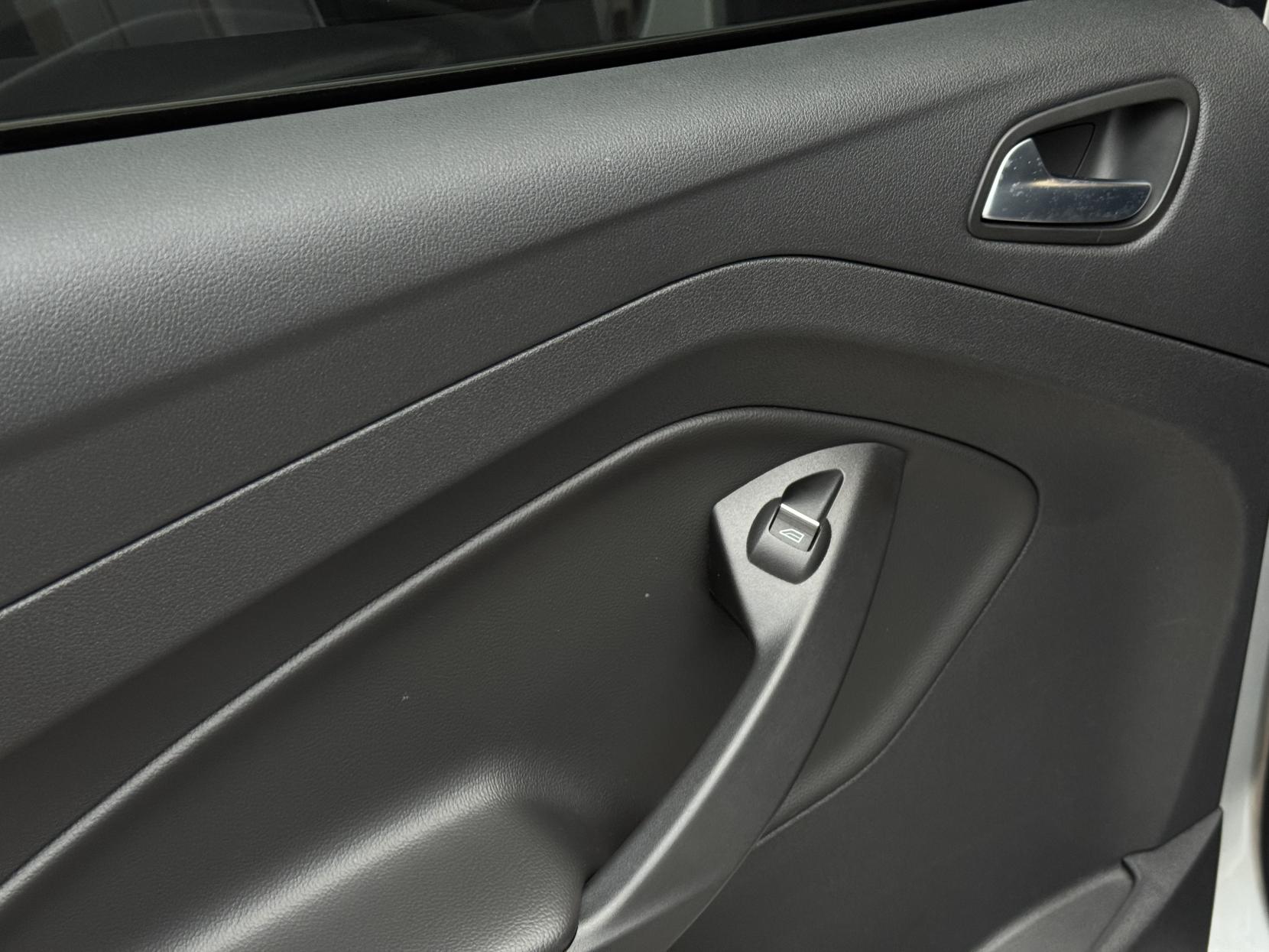 Ford Kuga 1.5T EcoBoost ST-Line SUV 5dr Petrol Auto AWD Euro 6 (s/s) (176 ps)