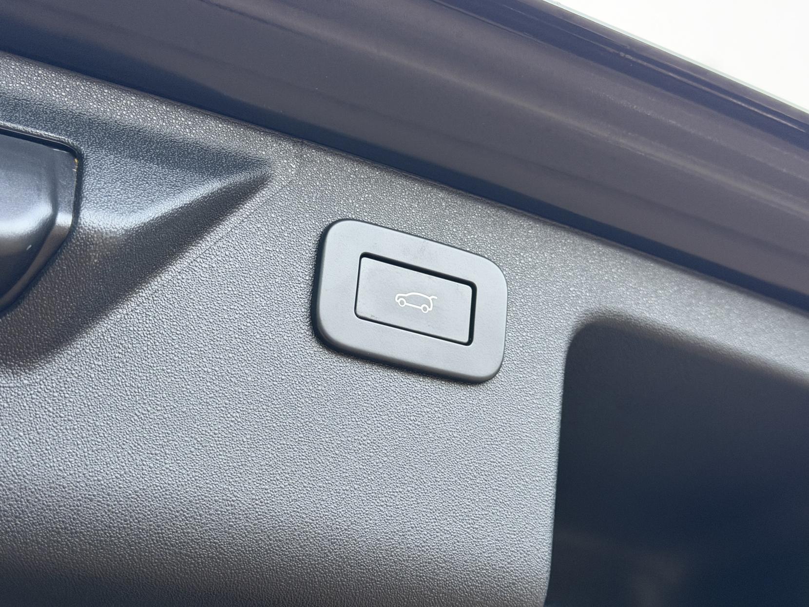 Land Rover Discovery Sport 2.0 P250 MHEV R-Dynamic HSE SUV 5dr Petrol Auto 4WD Euro 6 (s/s) (249 ps)