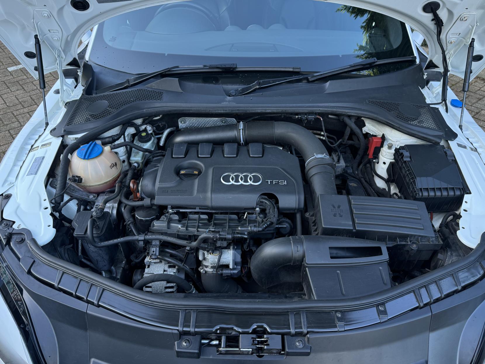 Audi TT 2.0 TFSI S line Coupe 3dr Petrol S Tronic quattro Euro 5 (s/s) (211 ps)