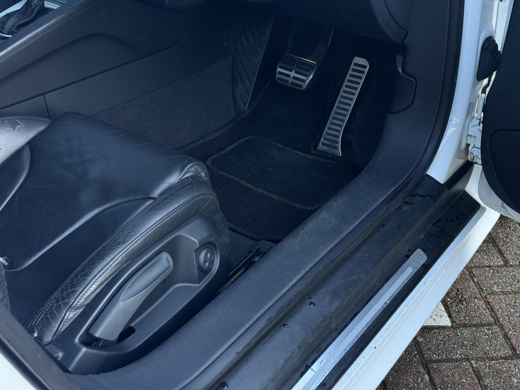 Audi TT 2.0 TFSI S line Coupe 3dr Petrol S Tronic quattro Euro 5 (s/s) (211 ps)