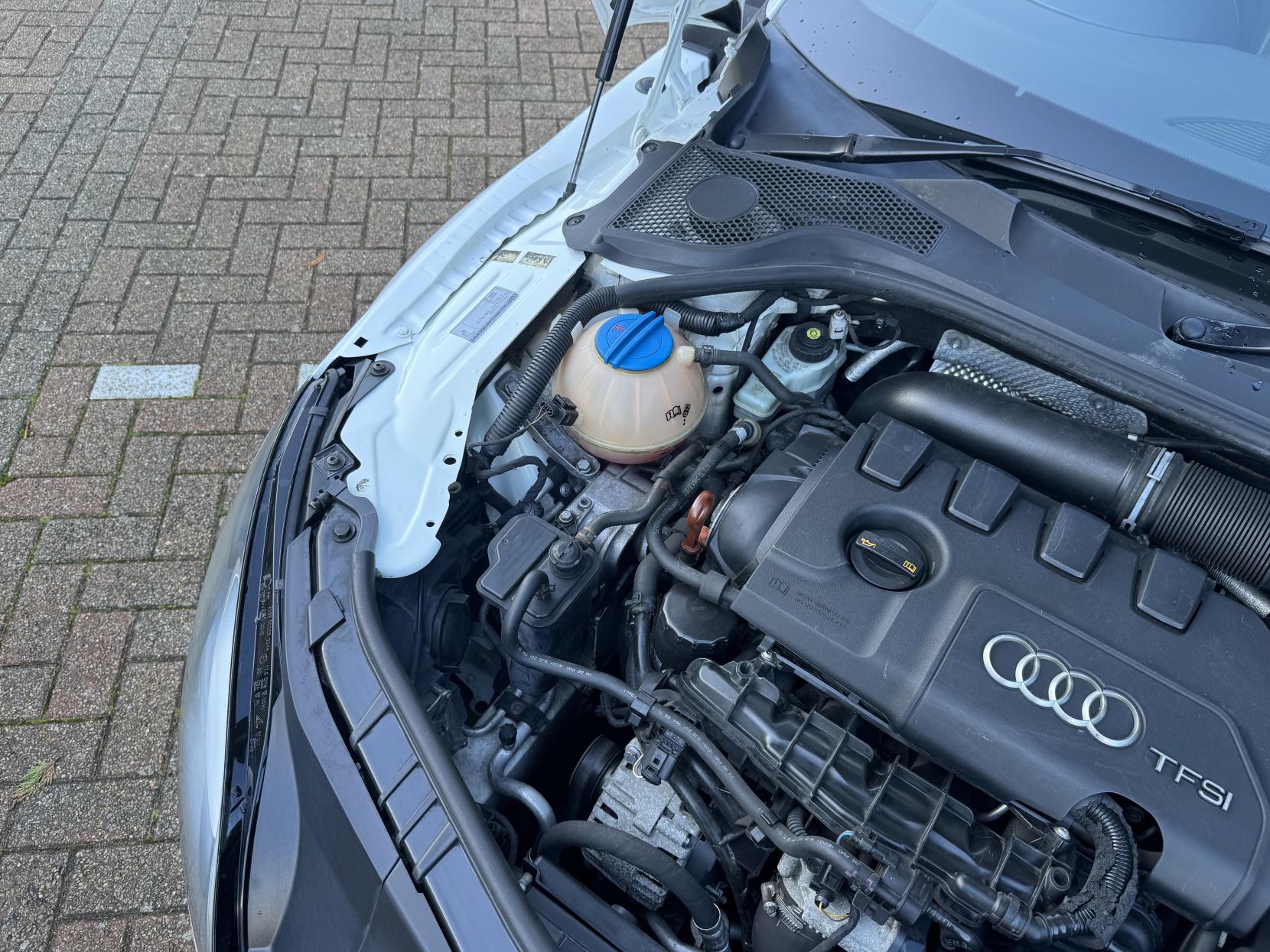 Audi TT 2.0 TFSI S line Coupe 3dr Petrol S Tronic quattro Euro 5 (s/s) (211 ps)