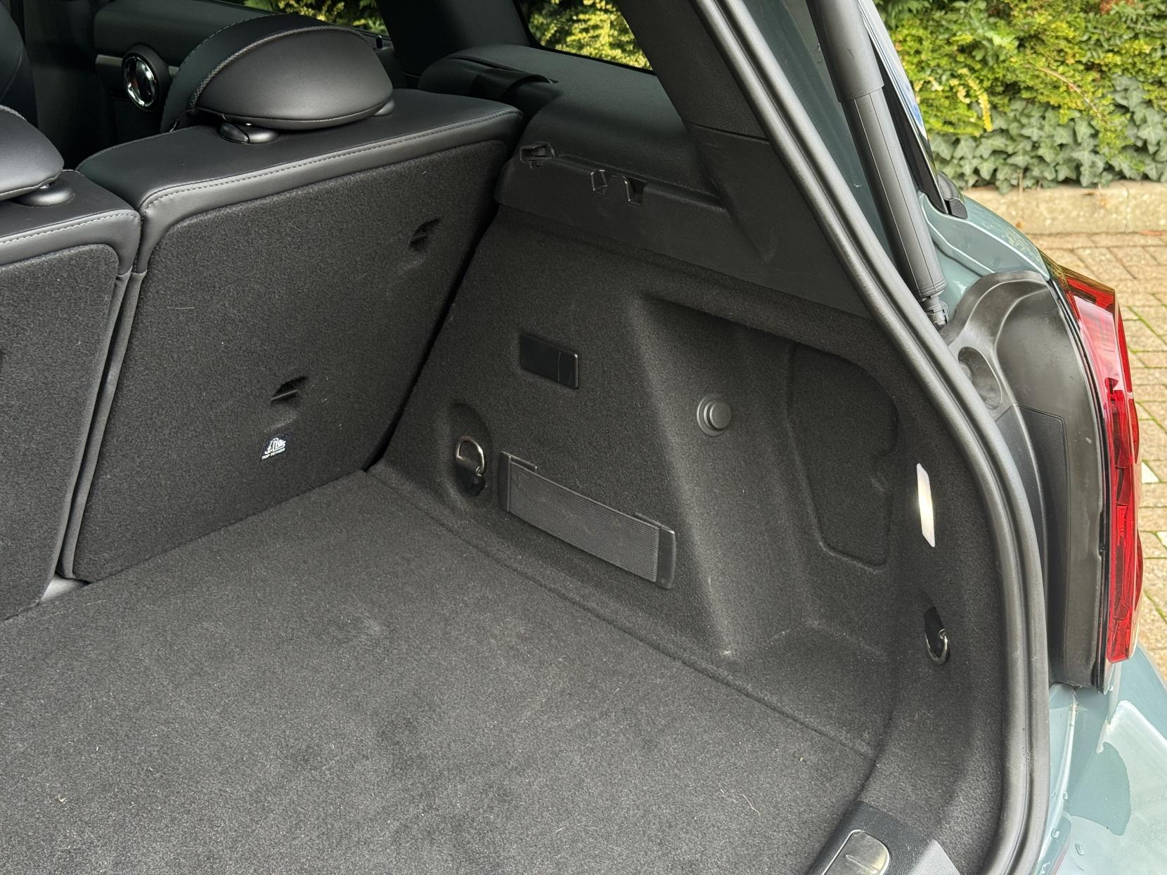 MINI Countryman 1.5 10kWh Cooper SE Exclusive SUV 5dr Petrol Plug-in Hybrid Auto ALL4 Euro 6 (s/s) (222 ps)