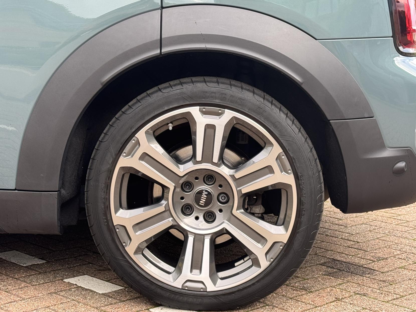 MINI Countryman 1.5 10kWh Cooper SE Exclusive SUV 5dr Petrol Plug-in Hybrid Auto ALL4 Euro 6 (s/s) (222 ps)