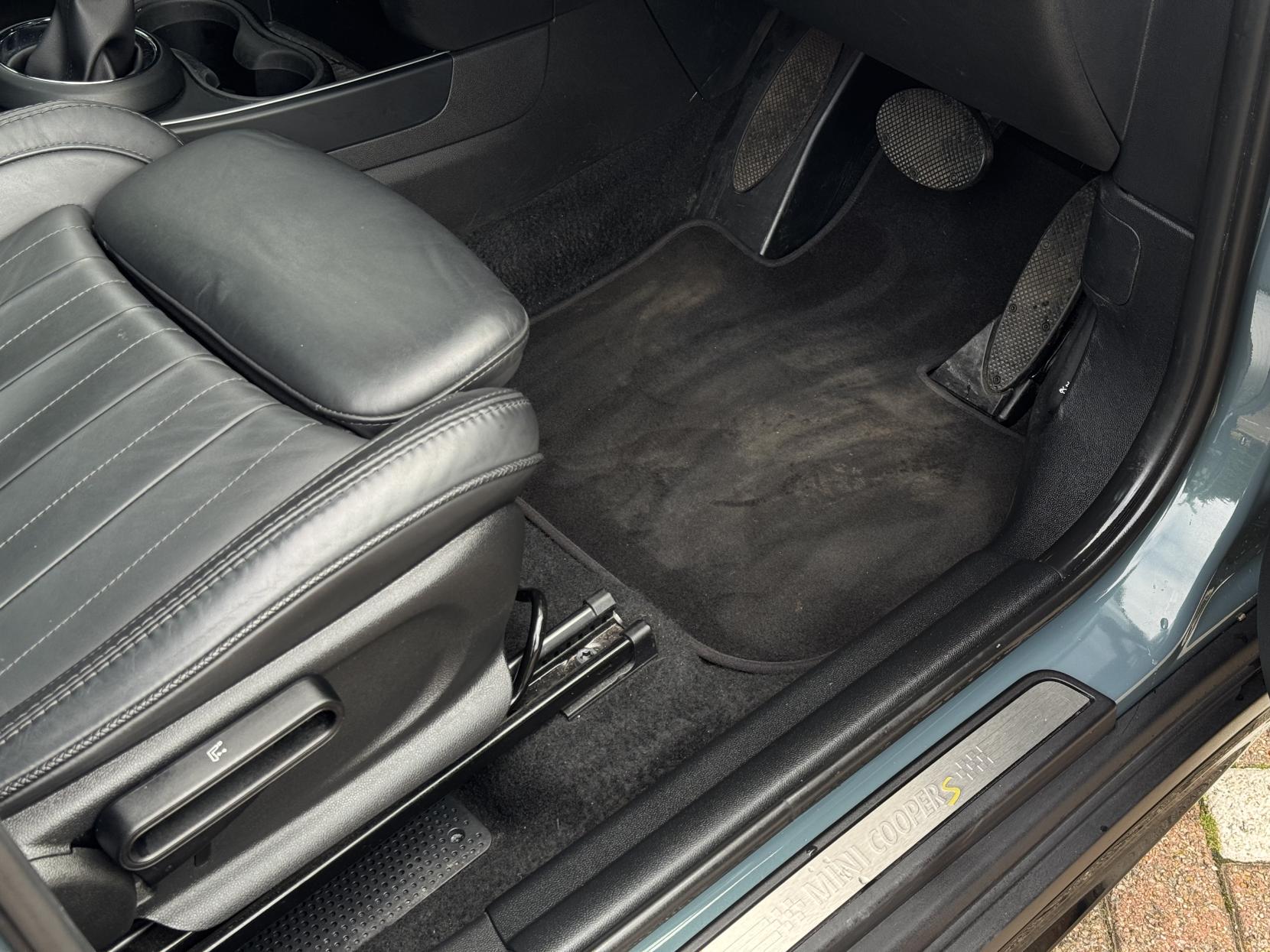 MINI Countryman 1.5 10kWh Cooper SE Exclusive SUV 5dr Petrol Plug-in Hybrid Auto ALL4 Euro 6 (s/s) (222 ps)