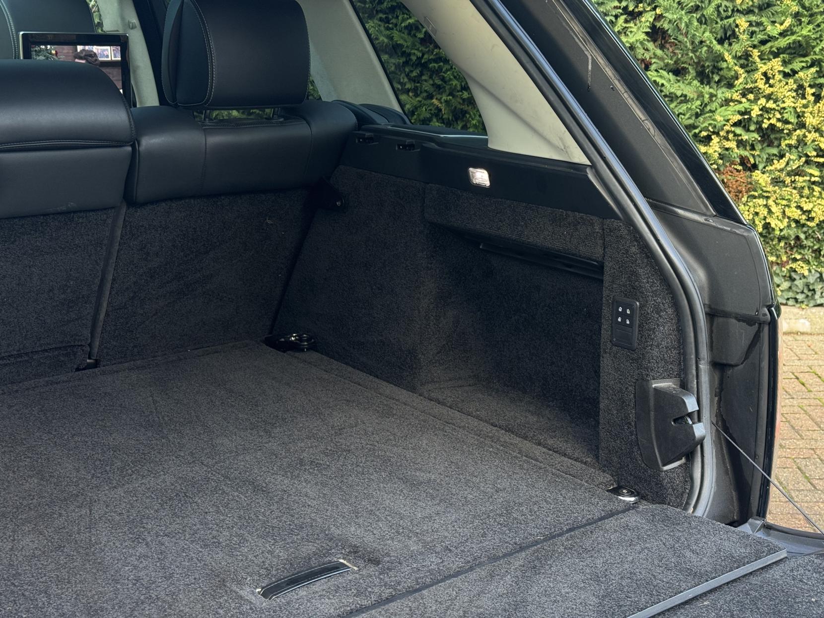 Land Rover Range Rover 3.0h SDV6 Autobiography SUV 5dr Diesel Hybrid Auto 4WD Euro 6 (s/s) (340 ps)