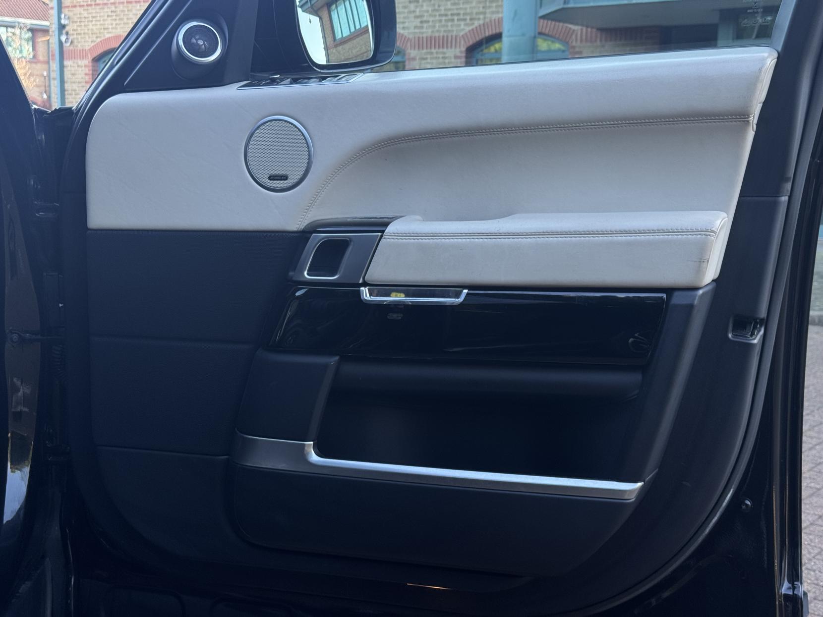 Land Rover Range Rover 3.0h SDV6 Autobiography SUV 5dr Diesel Hybrid Auto 4WD Euro 6 (s/s) (340 ps)