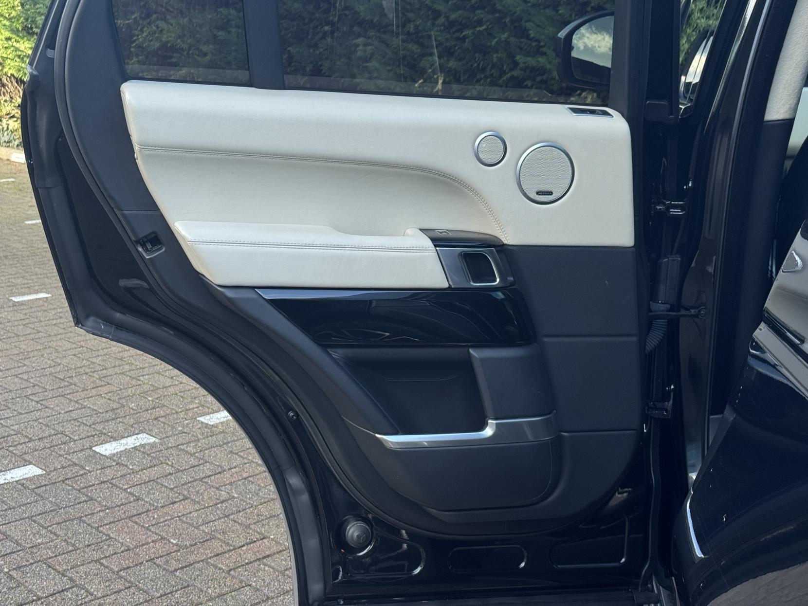 Land Rover Range Rover 3.0h SDV6 Autobiography SUV 5dr Diesel Hybrid Auto 4WD Euro 6 (s/s) (340 ps)