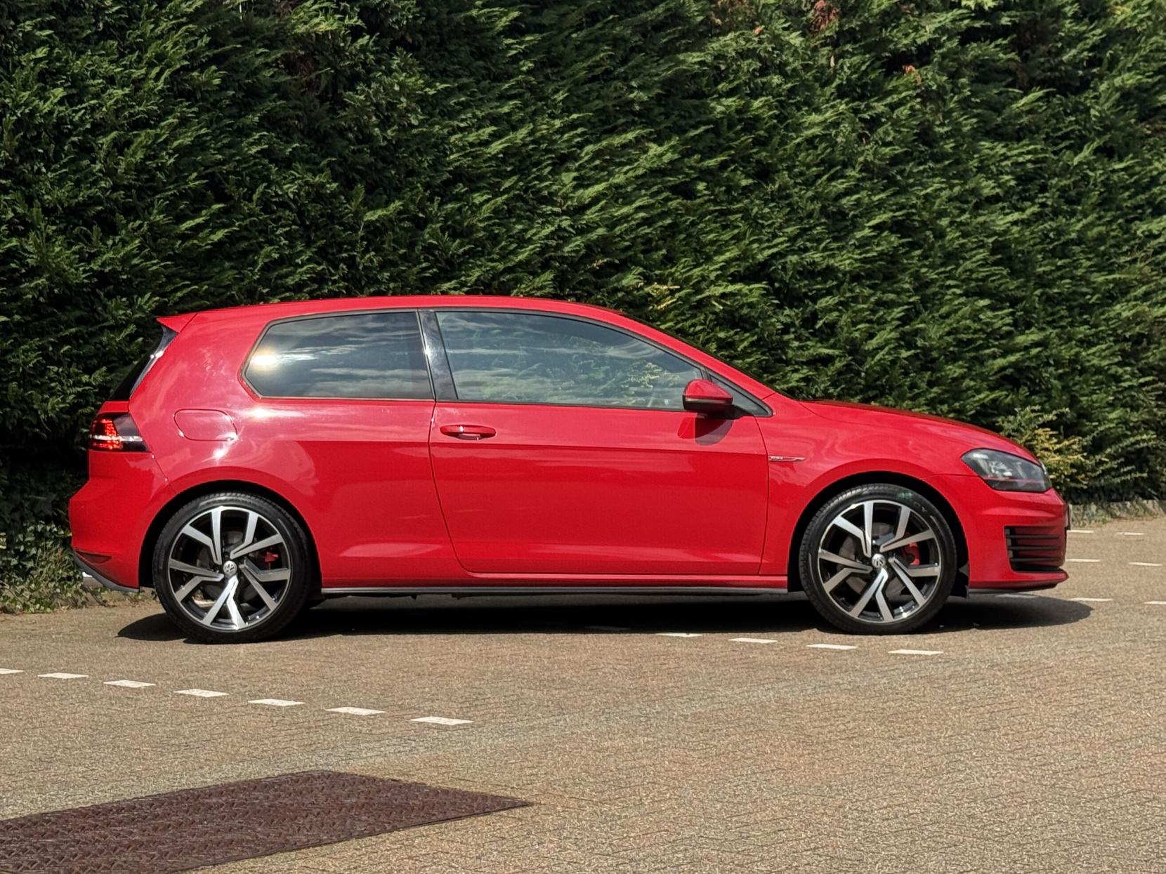 Volkswagen Golf 2.0 TSI BlueMotion Tech GTI Hatchback 3dr Petrol Manual Euro 6 (s/s) (220 ps)