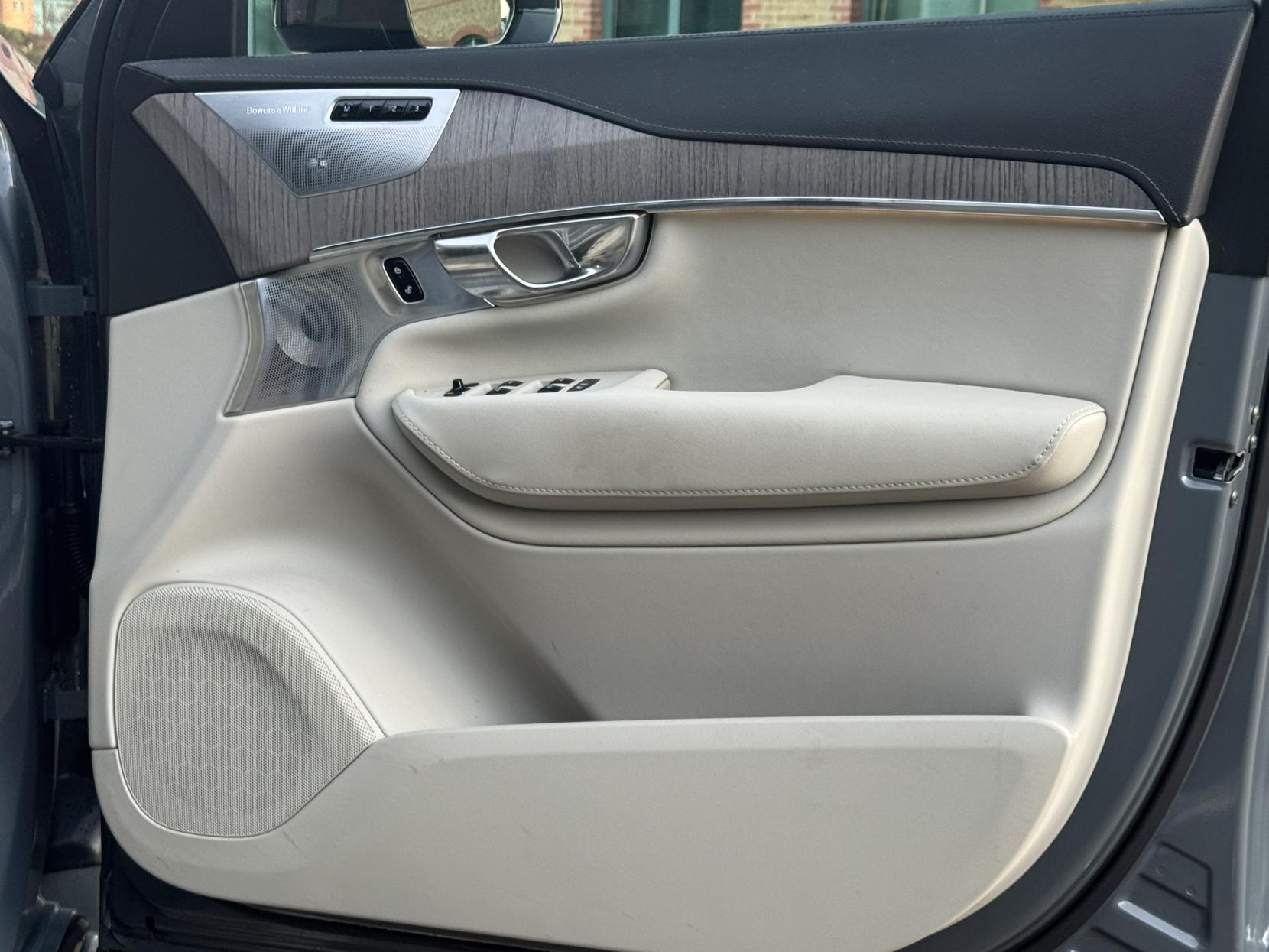 Volvo XC90 2.0h T8 Recharge 18.8kWh Ultimate Dark SUV 5dr Petrol Plug-in Hybrid Auto 4WD Euro 6 (s/s) (455 ps)