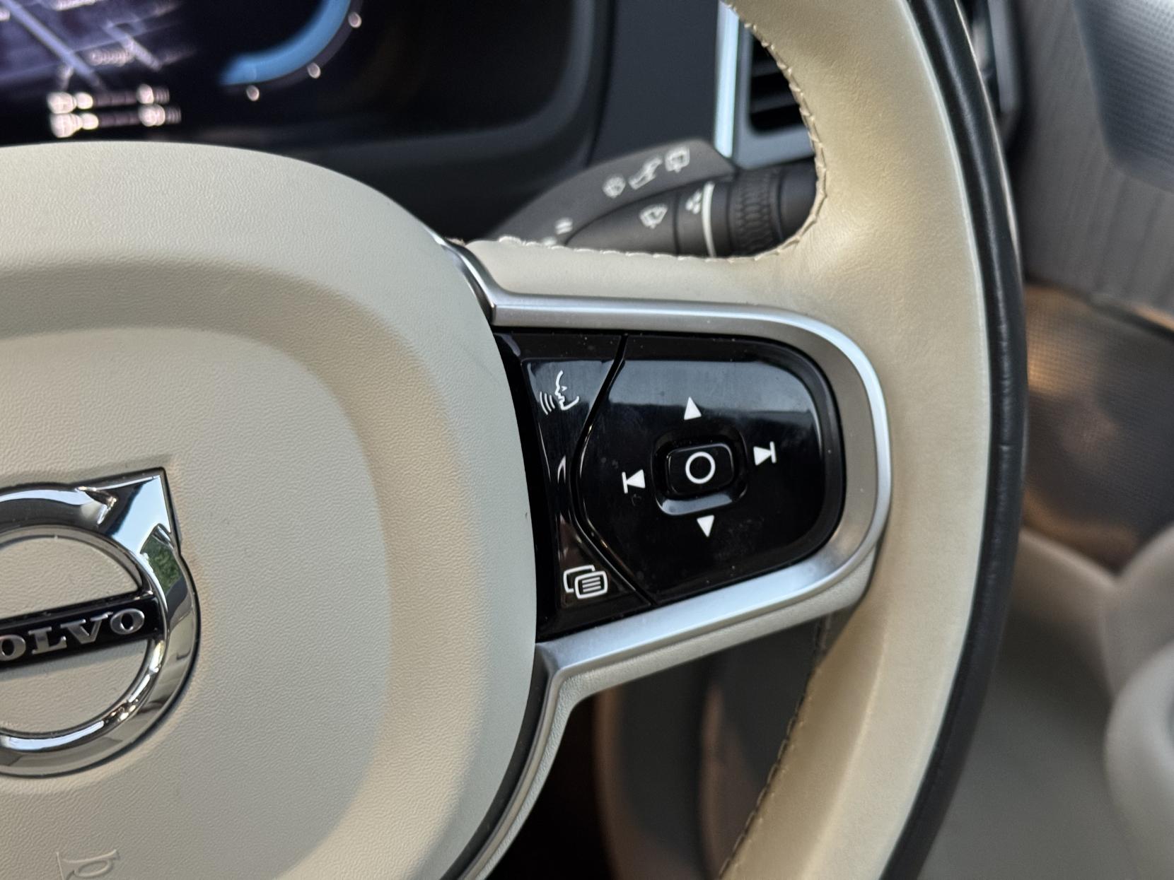 Volvo XC90 2.0h T8 Recharge 18.8kWh Ultimate Dark SUV 5dr Petrol Plug-in Hybrid Auto 4WD Euro 6 (s/s) (455 ps)