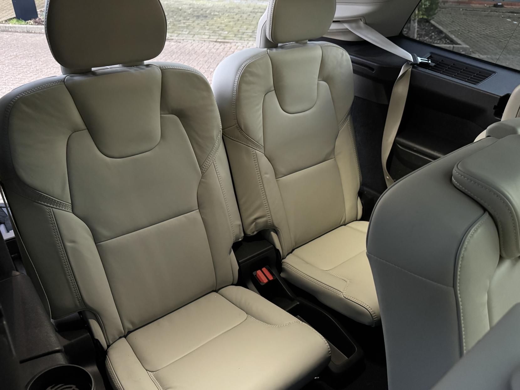 Volvo XC90 2.0h T8 Recharge 18.8kWh Ultimate Dark SUV 5dr Petrol Plug-in Hybrid Auto 4WD Euro 6 (s/s) (455 ps)