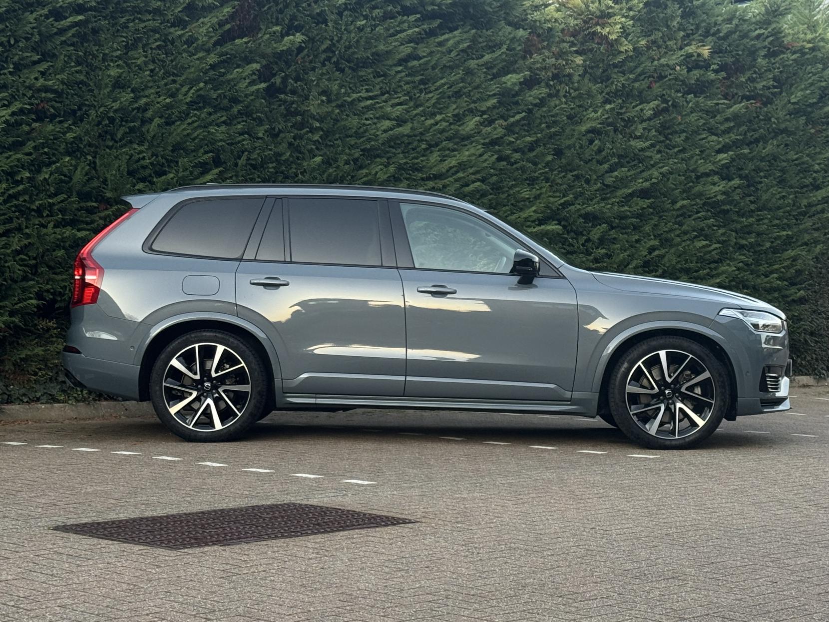 Volvo XC90 2.0h T8 Recharge 18.8kWh Ultimate Dark SUV 5dr Petrol Plug-in Hybrid Auto 4WD Euro 6 (s/s) (455 ps)