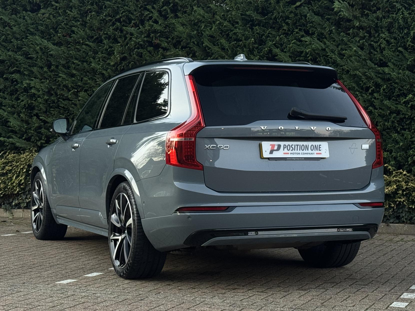 Volvo XC90 2.0h T8 Recharge 18.8kWh Ultimate Dark SUV 5dr Petrol Plug-in Hybrid Auto 4WD Euro 6 (s/s) (455 ps)