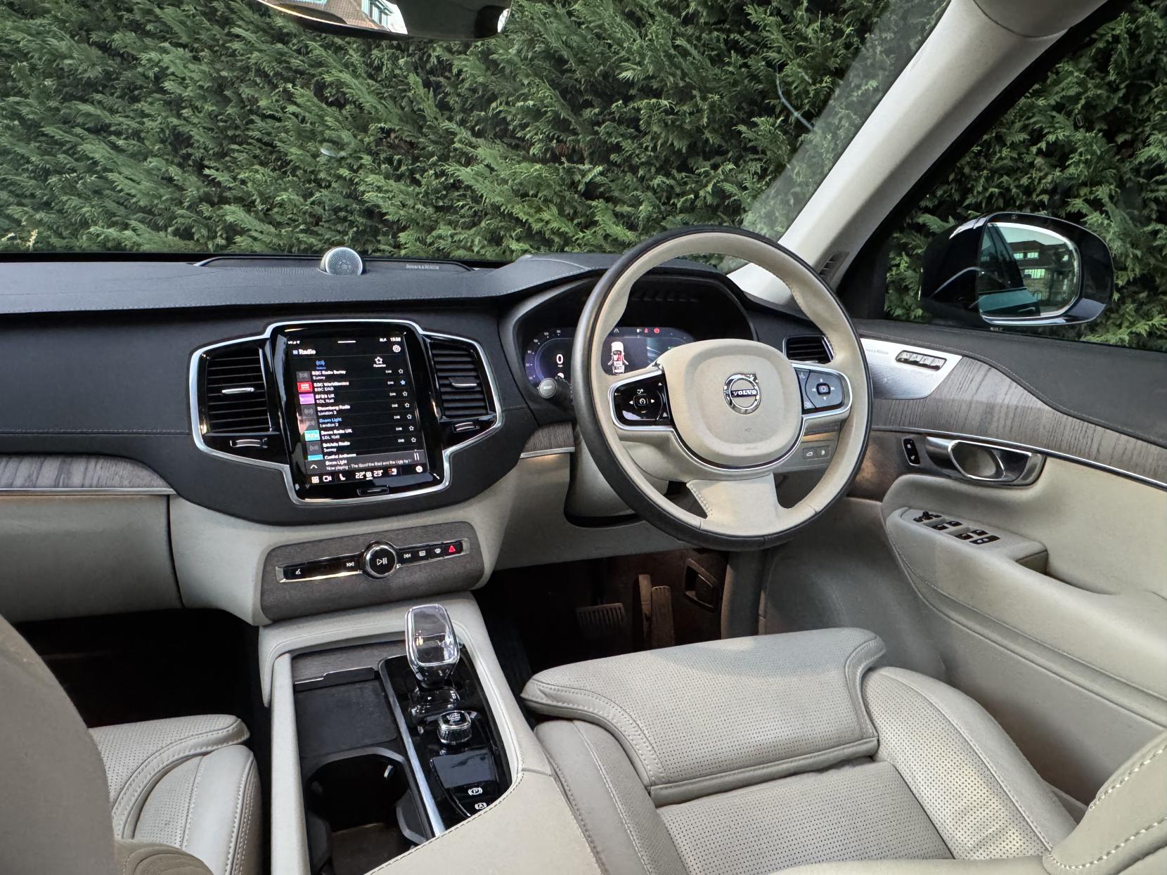 Volvo XC90 2.0h T8 Recharge 18.8kWh Ultimate Dark SUV 5dr Petrol Plug-in Hybrid Auto 4WD Euro 6 (s/s) (455 ps)