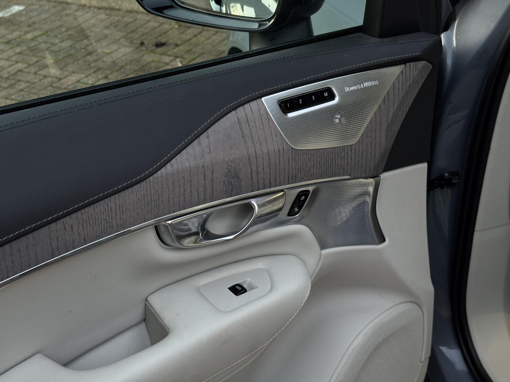 Volvo XC90 2.0h T8 Recharge 18.8kWh Ultimate Dark SUV 5dr Petrol Plug-in Hybrid Auto 4WD Euro 6 (s/s) (455 ps)