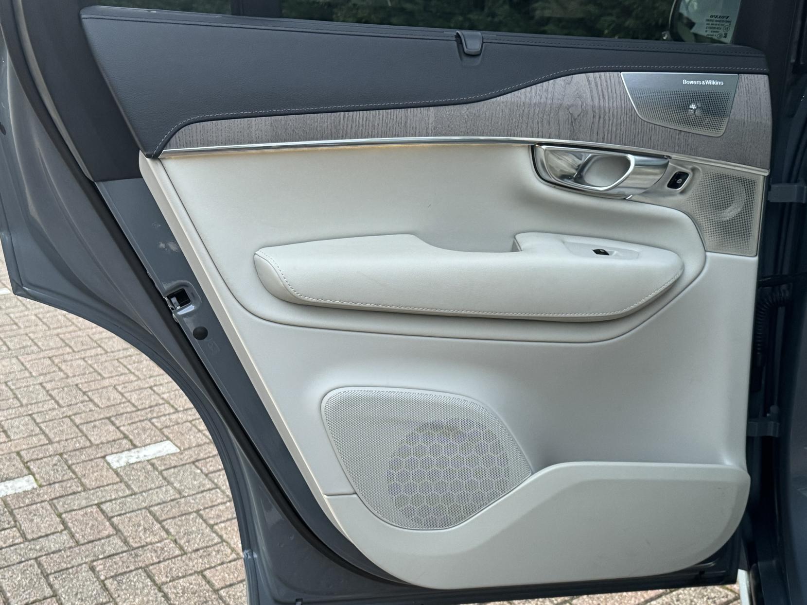 Volvo XC90 2.0h T8 Recharge 18.8kWh Ultimate Dark SUV 5dr Petrol Plug-in Hybrid Auto 4WD Euro 6 (s/s) (455 ps)