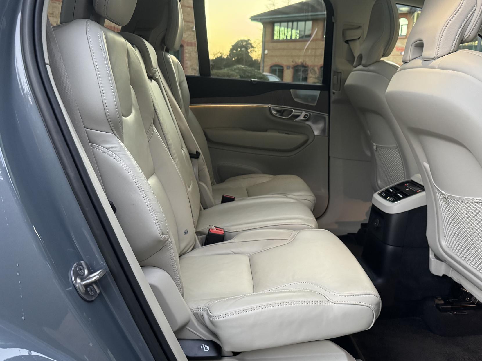 Volvo XC90 2.0h T8 Recharge 18.8kWh Ultimate Dark SUV 5dr Petrol Plug-in Hybrid Auto 4WD Euro 6 (s/s) (455 ps)