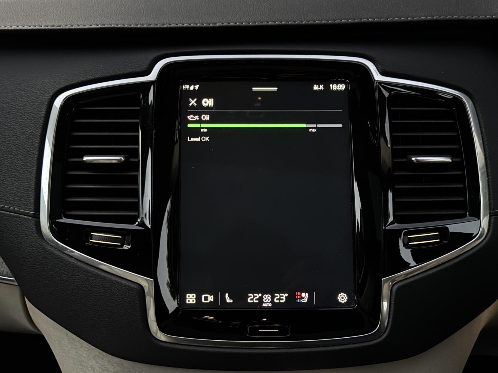 Volvo XC90 2.0h T8 Recharge 18.8kWh Ultimate Dark SUV 5dr Petrol Plug-in Hybrid Auto 4WD Euro 6 (s/s) (455 ps)