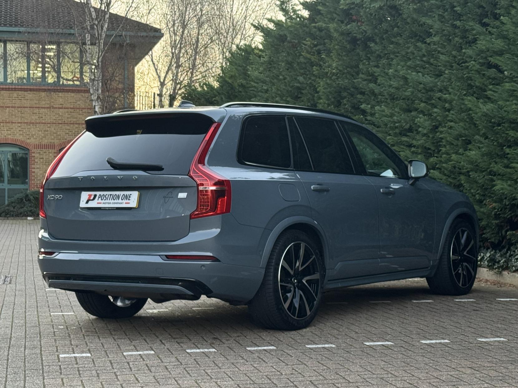 Volvo XC90 2.0h T8 Recharge 18.8kWh Ultimate Dark SUV 5dr Petrol Plug-in Hybrid Auto 4WD Euro 6 (s/s) (455 ps)