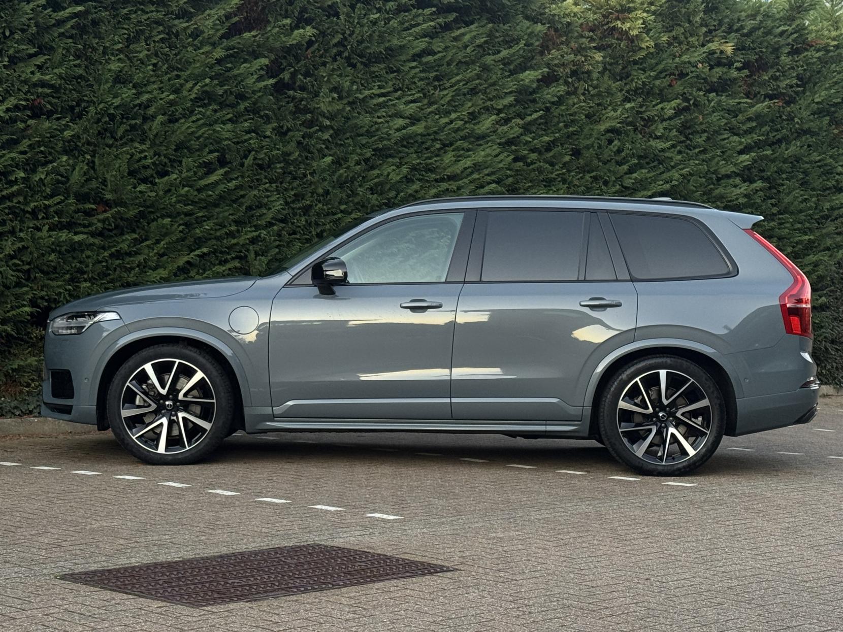 Volvo XC90 2.0h T8 Recharge 18.8kWh Ultimate Dark SUV 5dr Petrol Plug-in Hybrid Auto 4WD Euro 6 (s/s) (455 ps)