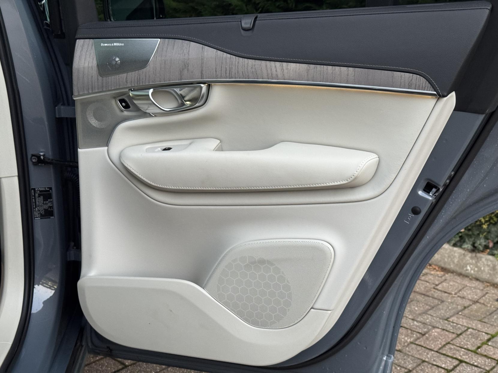 Volvo XC90 2.0h T8 Recharge 18.8kWh Ultimate Dark SUV 5dr Petrol Plug-in Hybrid Auto 4WD Euro 6 (s/s) (455 ps)