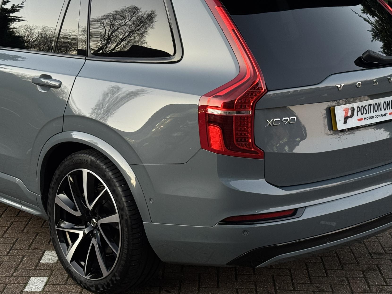 Volvo XC90 2.0h T8 Recharge 18.8kWh Ultimate Dark SUV 5dr Petrol Plug-in Hybrid Auto 4WD Euro 6 (s/s) (455 ps)
