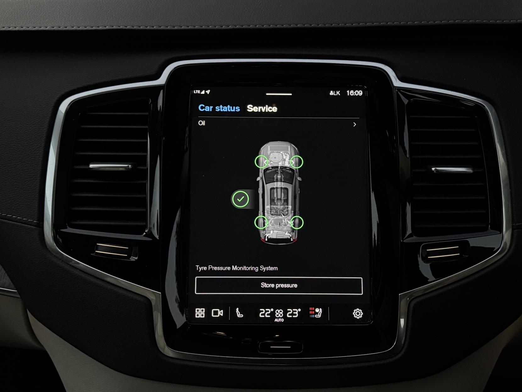 Volvo XC90 2.0h T8 Recharge 18.8kWh Ultimate Dark SUV 5dr Petrol Plug-in Hybrid Auto 4WD Euro 6 (s/s) (455 ps)