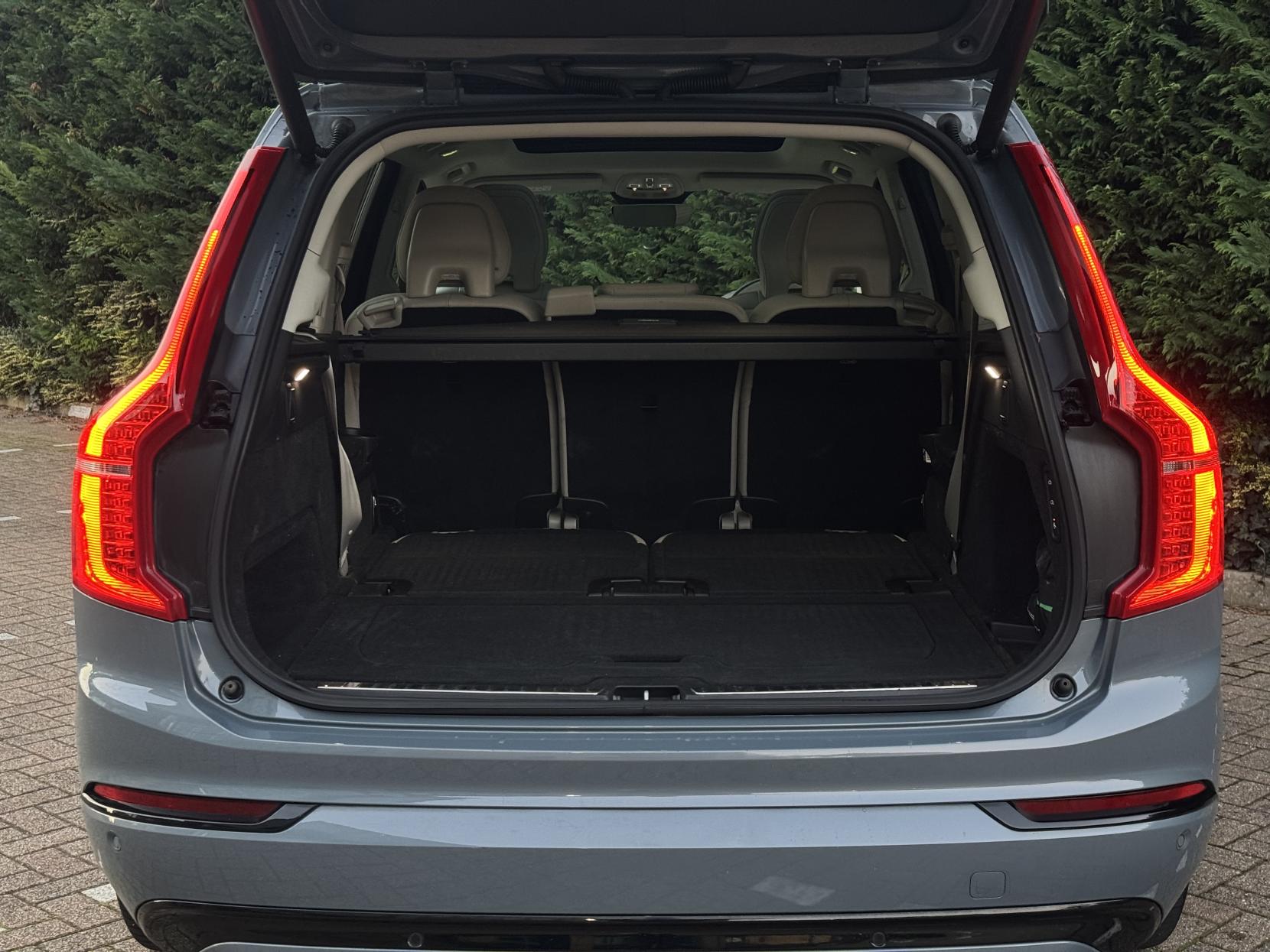 Volvo XC90 2.0h T8 Recharge 18.8kWh Ultimate Dark SUV 5dr Petrol Plug-in Hybrid Auto 4WD Euro 6 (s/s) (455 ps)