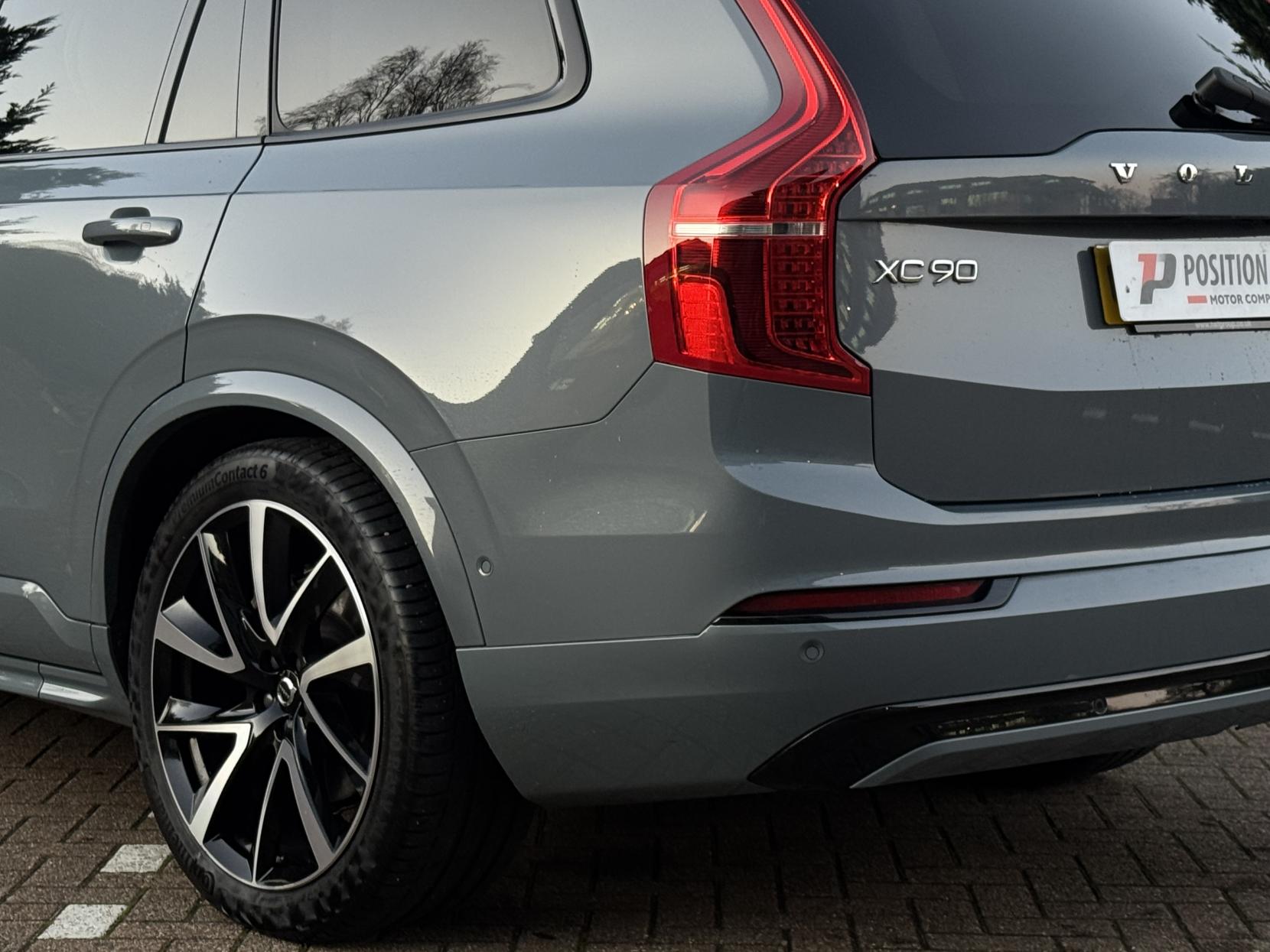Volvo XC90 2.0h T8 Recharge 18.8kWh Ultimate Dark SUV 5dr Petrol Plug-in Hybrid Auto 4WD Euro 6 (s/s) (455 ps)