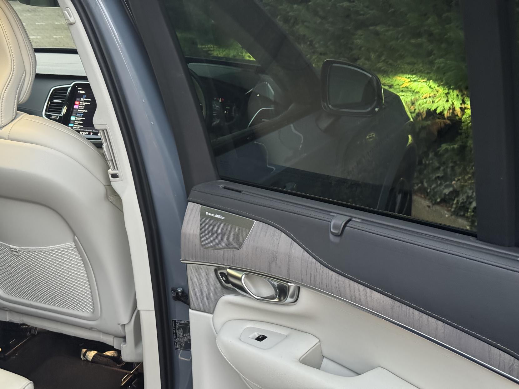 Volvo XC90 2.0h T8 Recharge 18.8kWh Ultimate Dark SUV 5dr Petrol Plug-in Hybrid Auto 4WD Euro 6 (s/s) (455 ps)