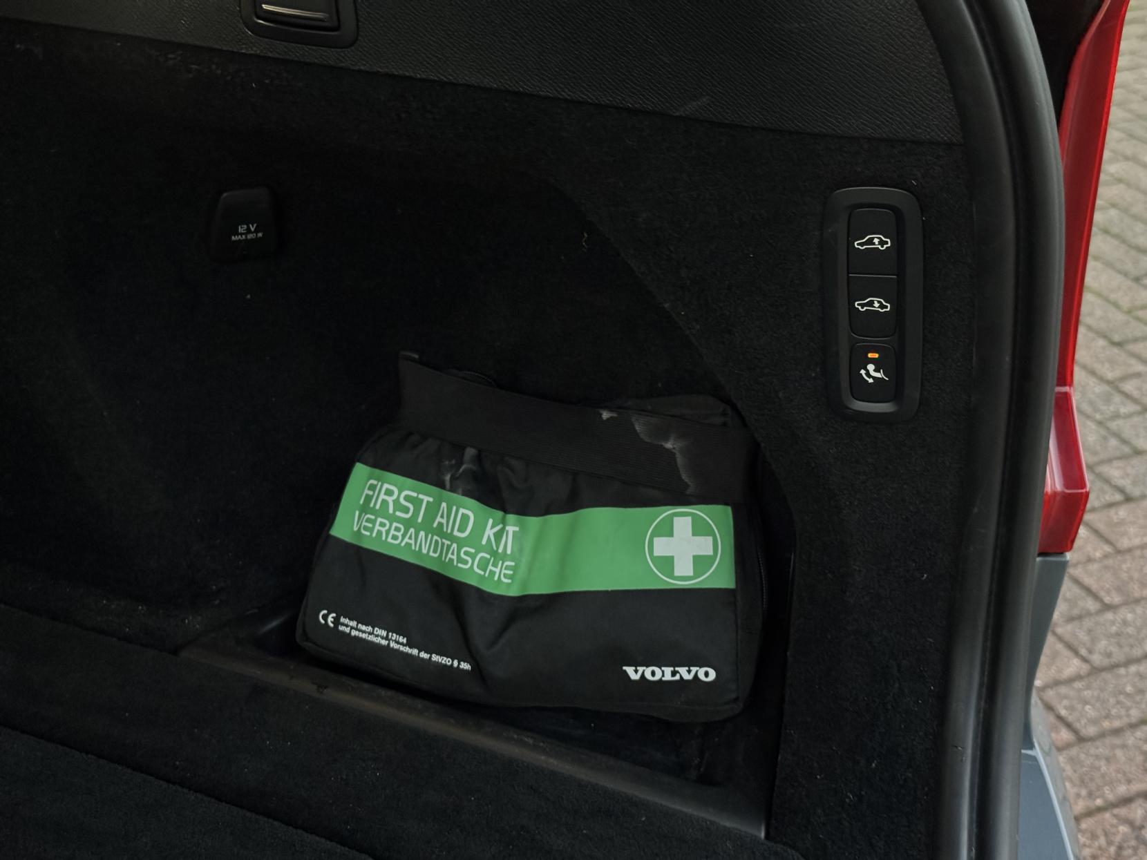 Volvo XC90 2.0h T8 Recharge 18.8kWh Ultimate Dark SUV 5dr Petrol Plug-in Hybrid Auto 4WD Euro 6 (s/s) (455 ps)